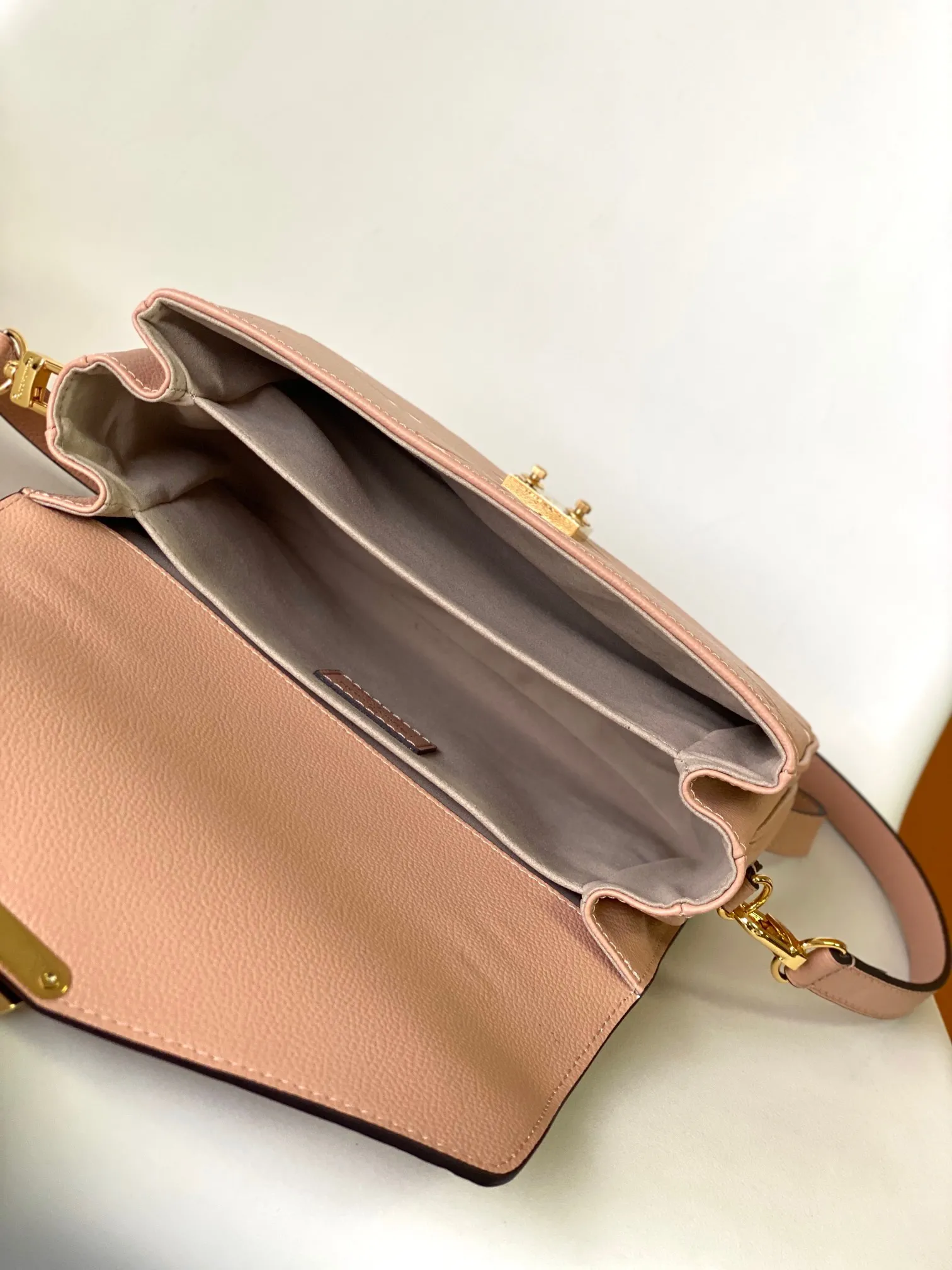 Alternative view of Louis Vuitton Pochette Métis M46302