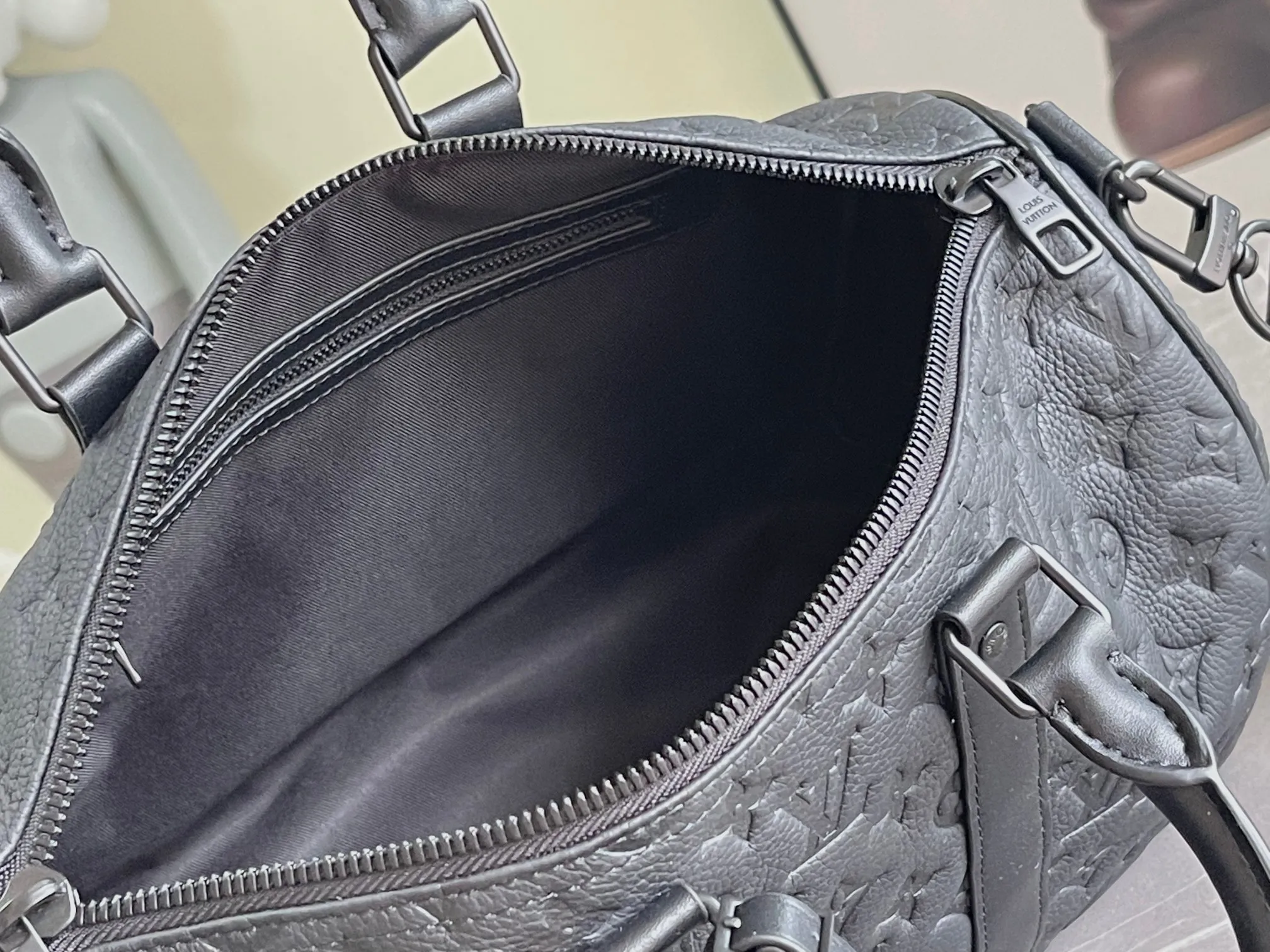 Louis Vuitton Keepall Bandoulière 35 M22765 - 图片 3