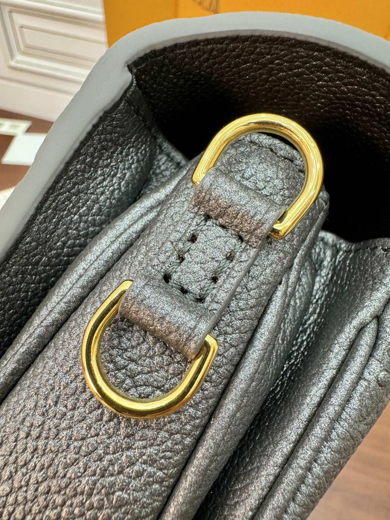 Louis Vuitton Pochette Métis East West M11998 - Image 8