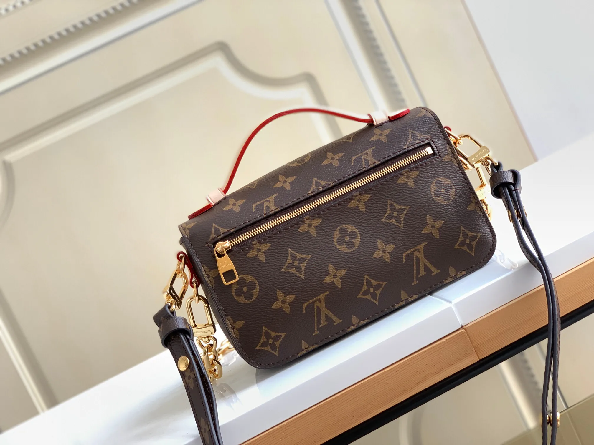 Louis Vuitton Pochette Métis East West M46279 - Image 5
