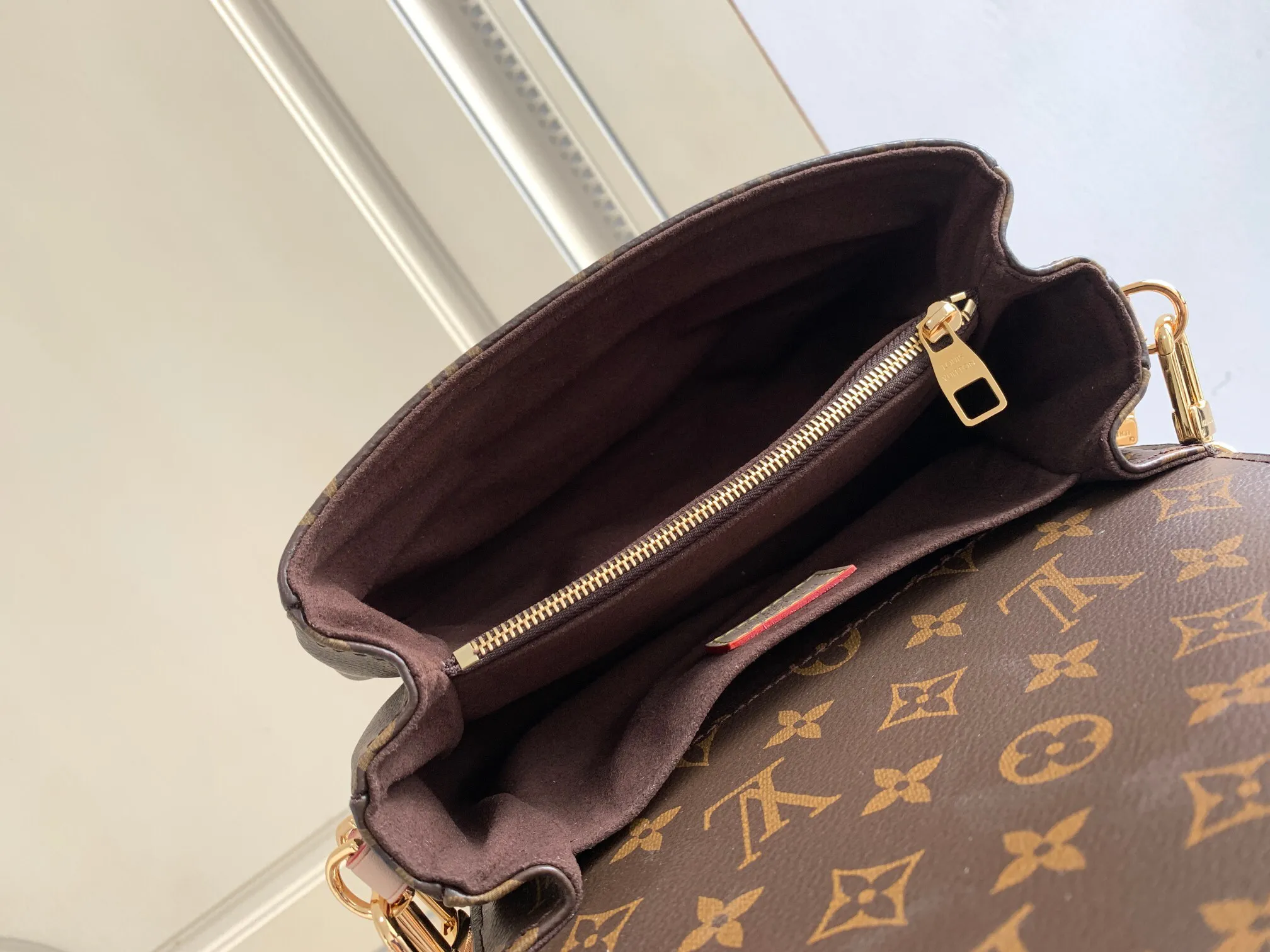 Louis Vuitton Pochette Métis East West M46279 - Image 10