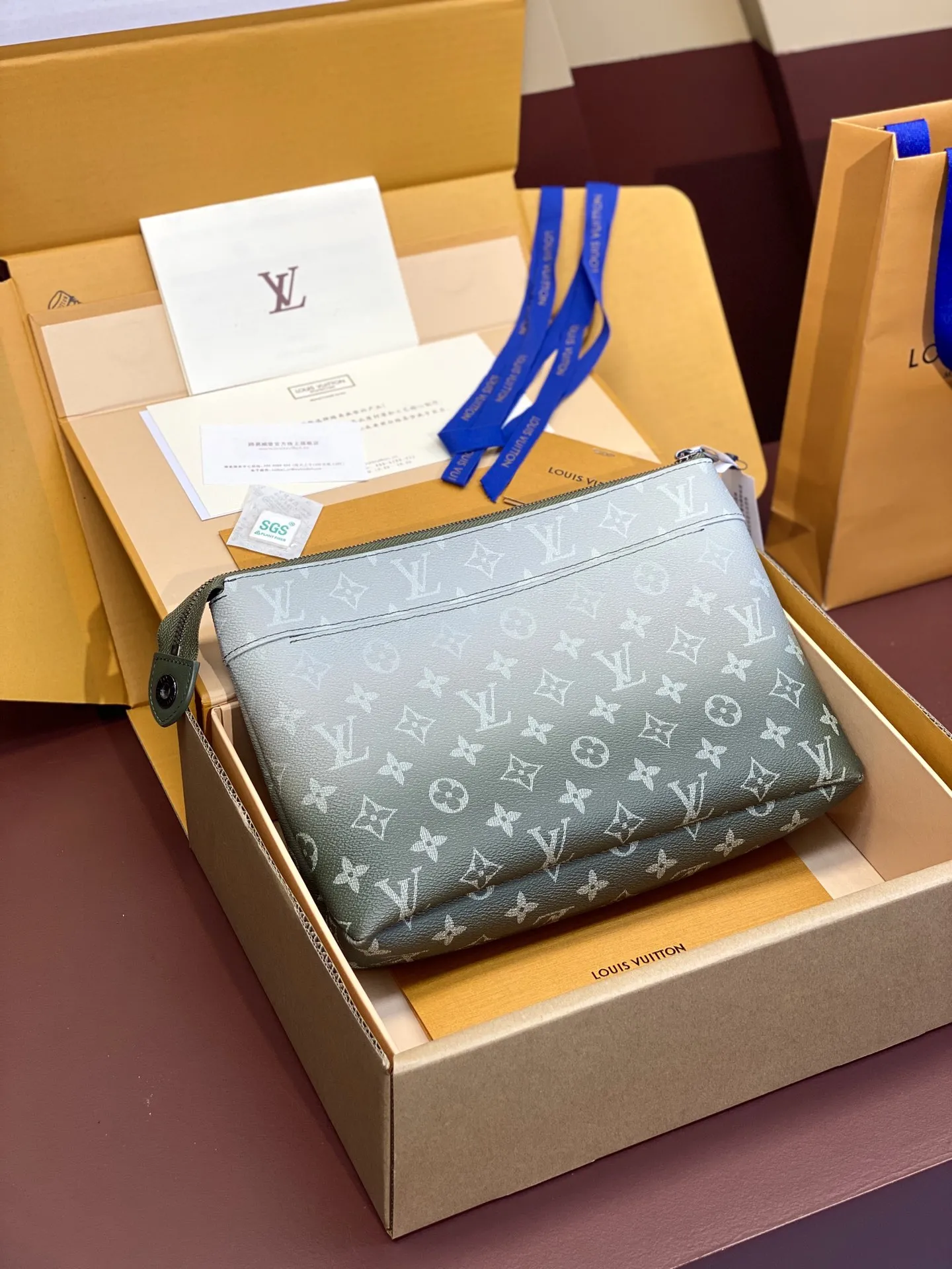 Louis Vuitton Pochette Voyage Souple M11545 - Image 4