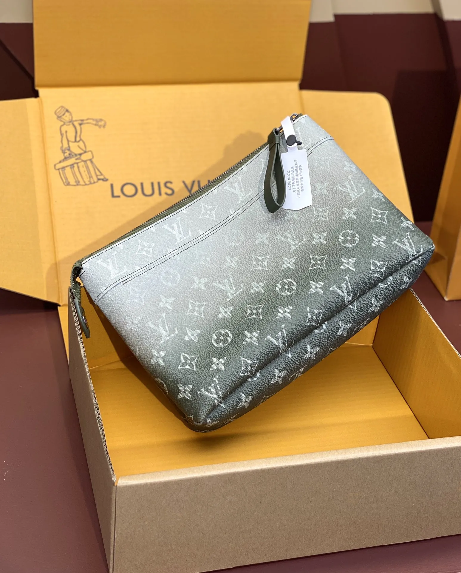 Louis Vuitton Pochette Voyage Souple M11545 - Image 5