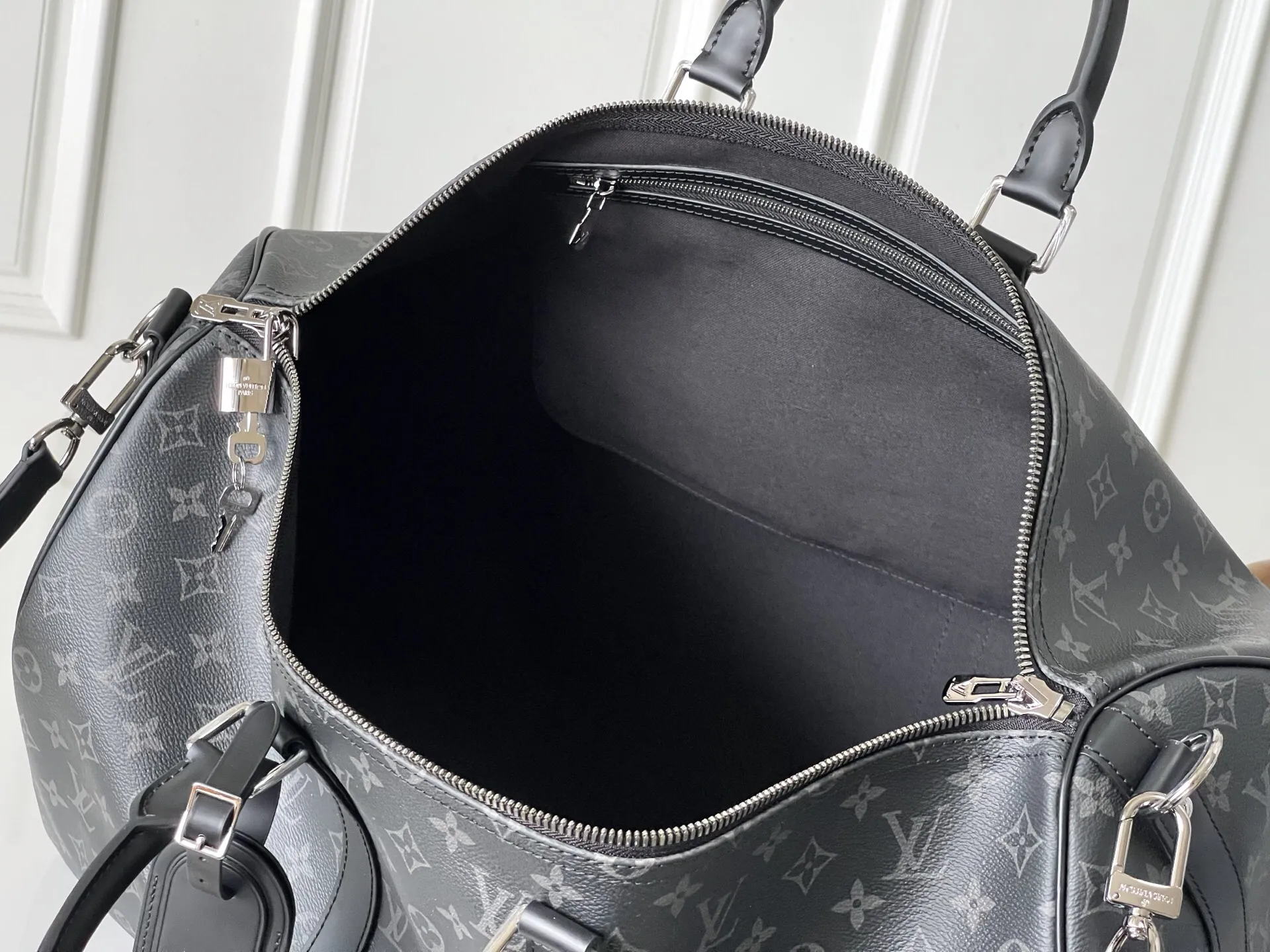 Alternative view of Louis Vuitton Keepall Bandoulière 50 M14202