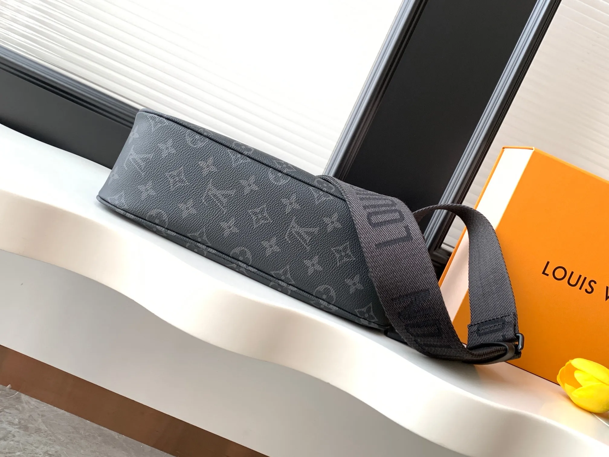 Louis Vuitton Pochette Accessoire XL M11741 - Image 6