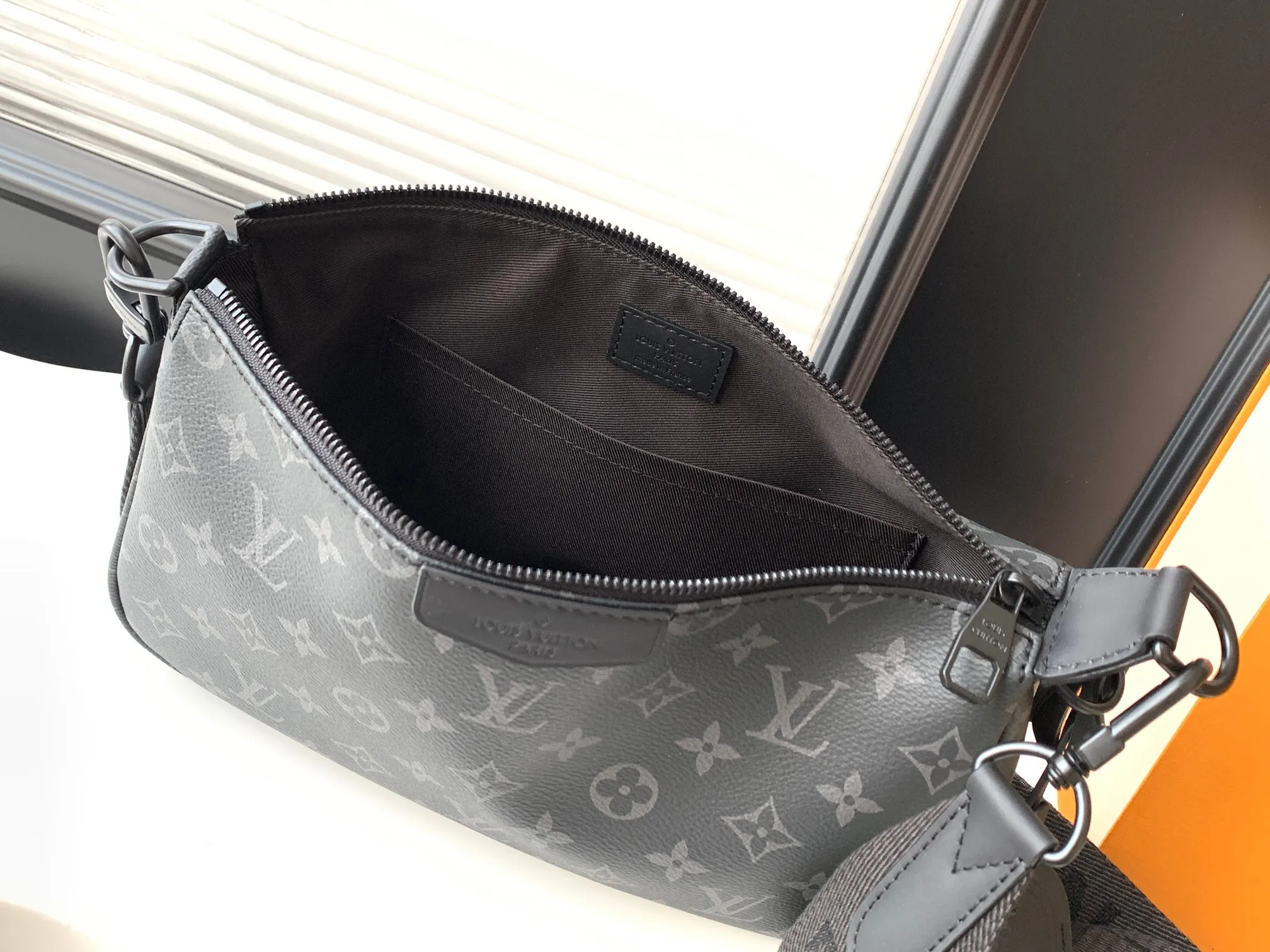 Louis Vuitton Pochette Accessoire XL M11741 - Image 10