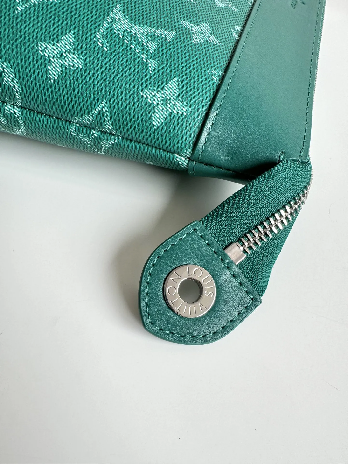 Louis Vuitton Pochette Voyage Souple M12665 - Image 8