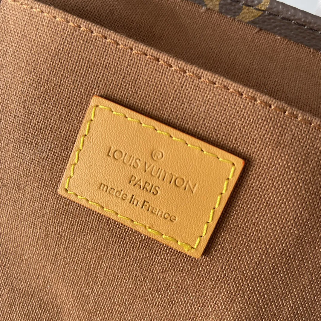 Alternative view of Louis Vuitton Petit Sac Plat M69442