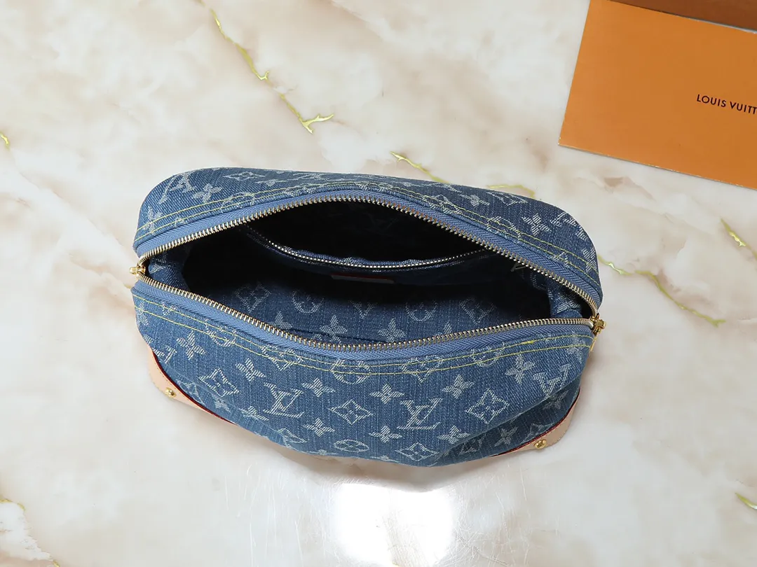 Alternative view of Louis Vuitton Pochette Cosmetique M24317