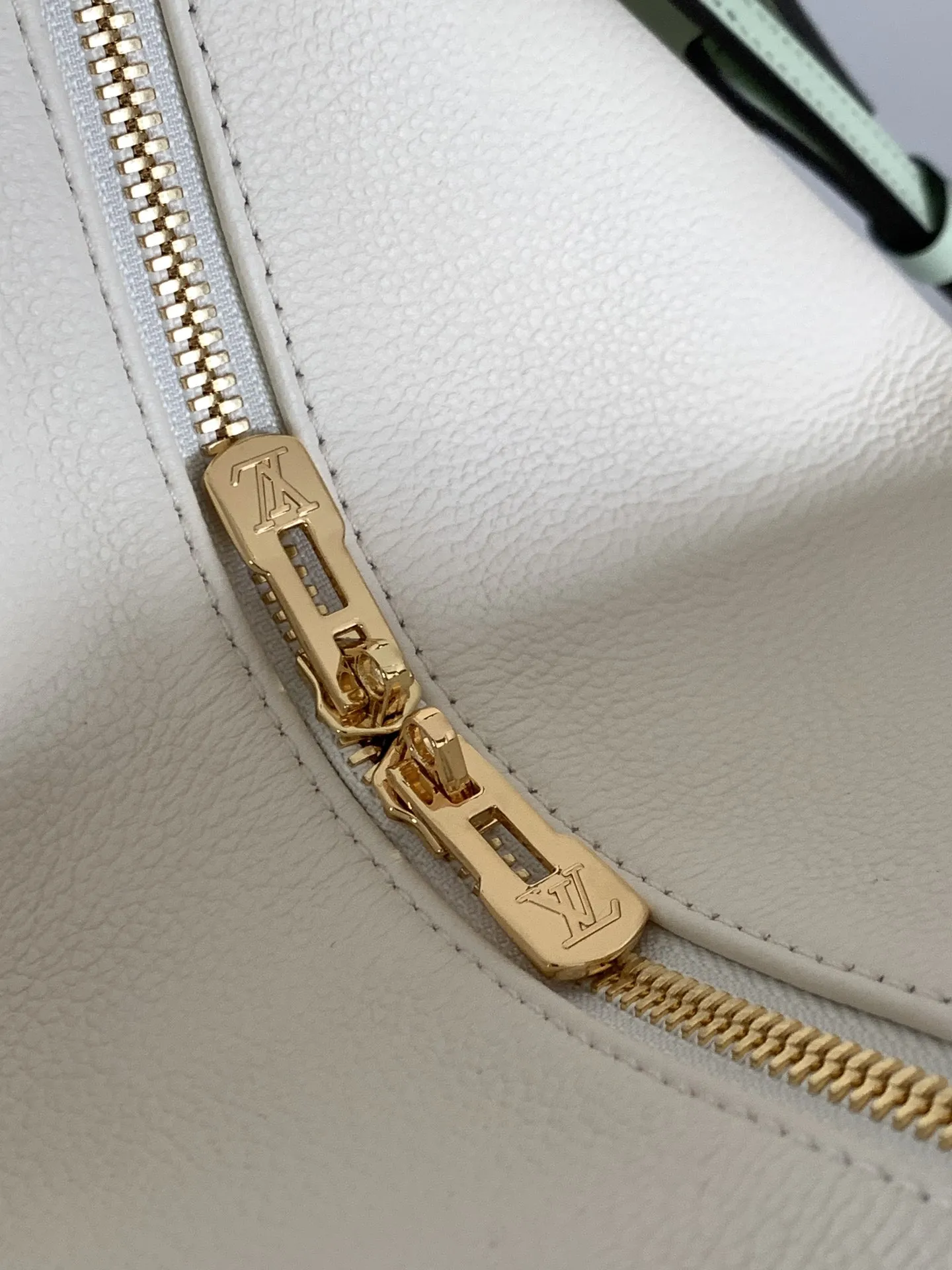 Louis Vuitton Express PM M26905 - Image 7
