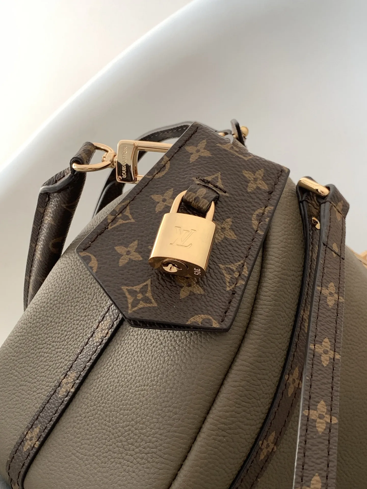 Louis Vuitton Express PM M26360 - Image 5