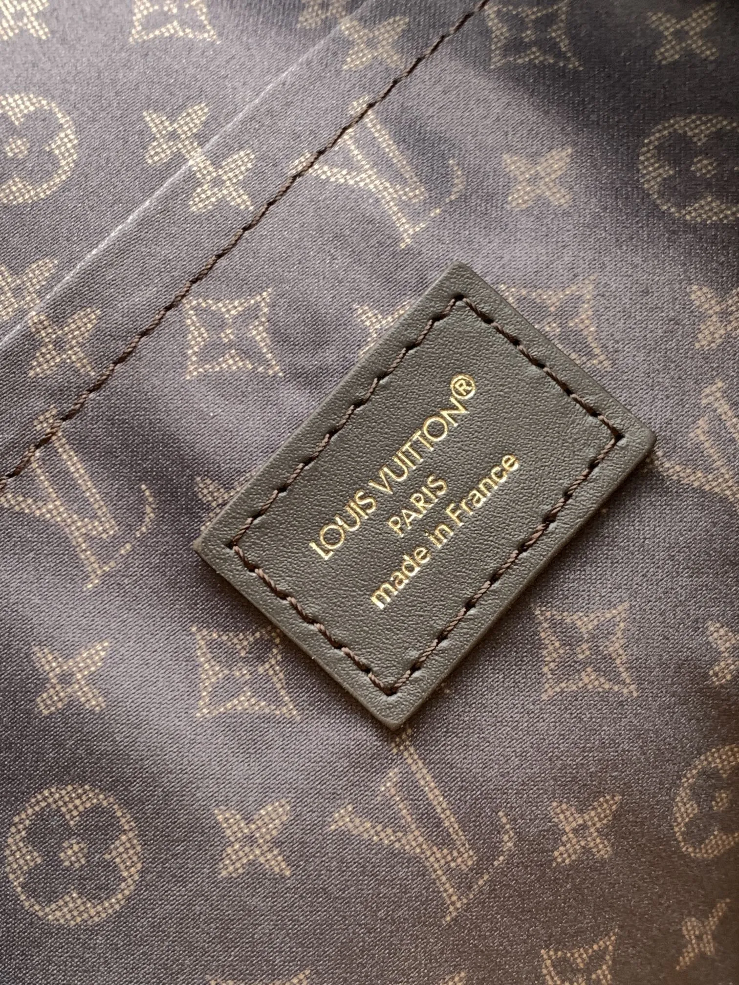 Alternative view of Louis Vuitton Express MM M26358
