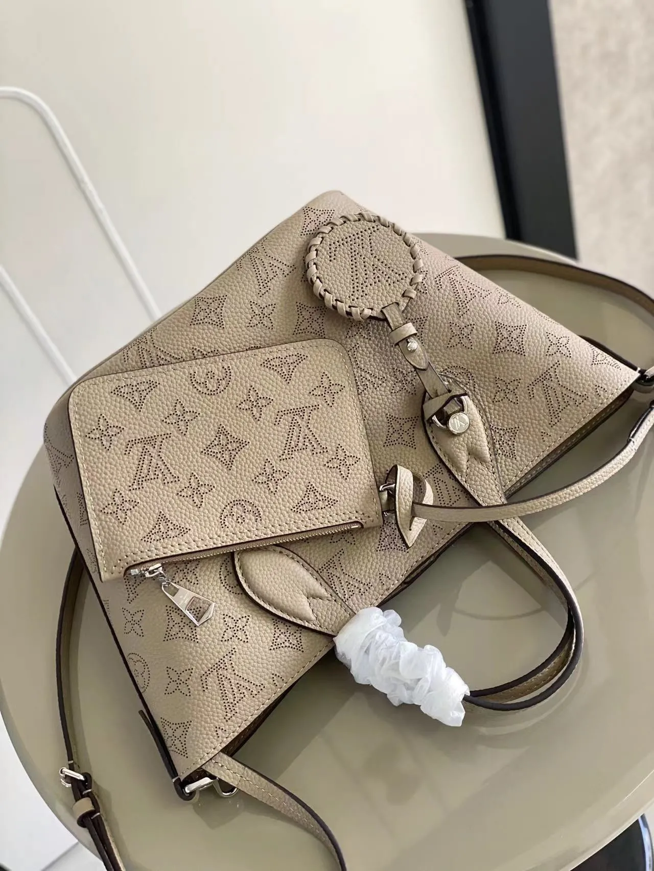 Alternative view of Louis Vuitton Blossom PM M21849