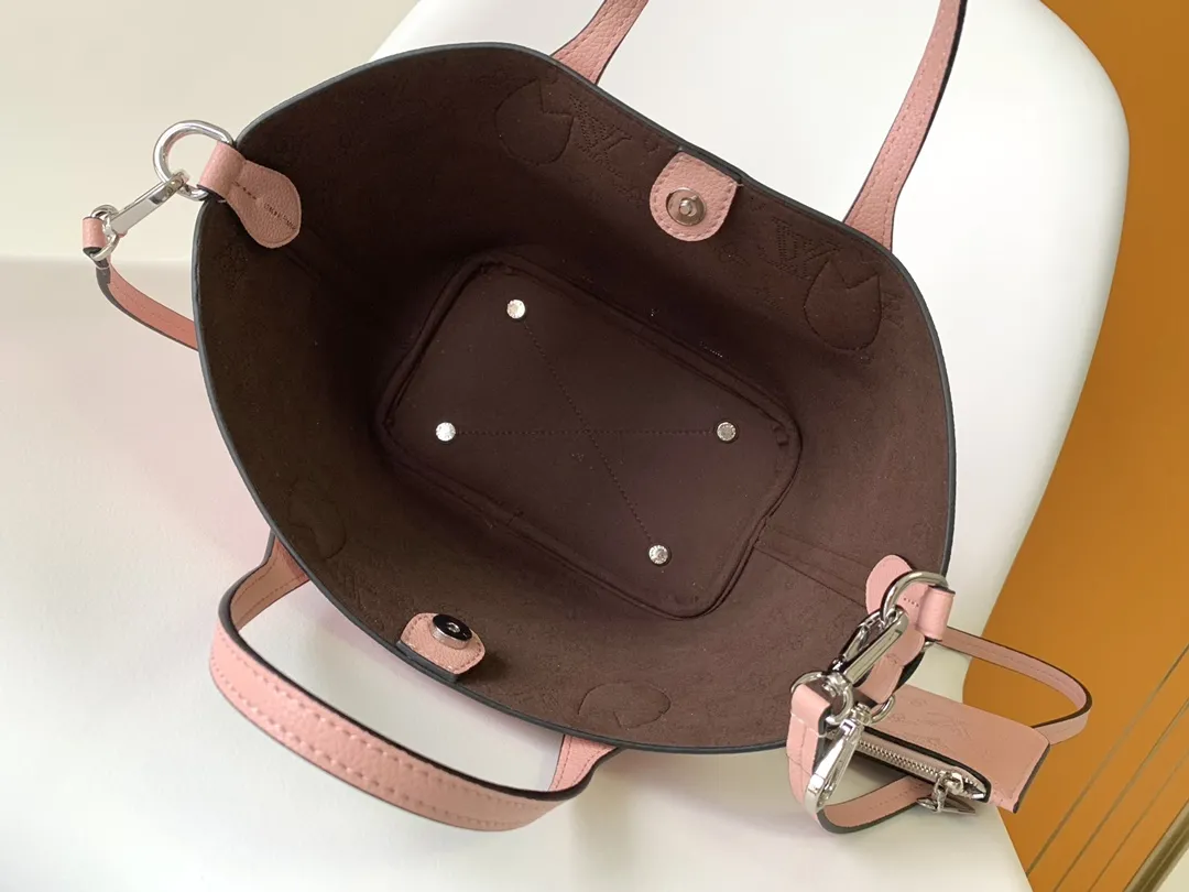 Alternative view of Louis Vuitton Blossom PM M23196