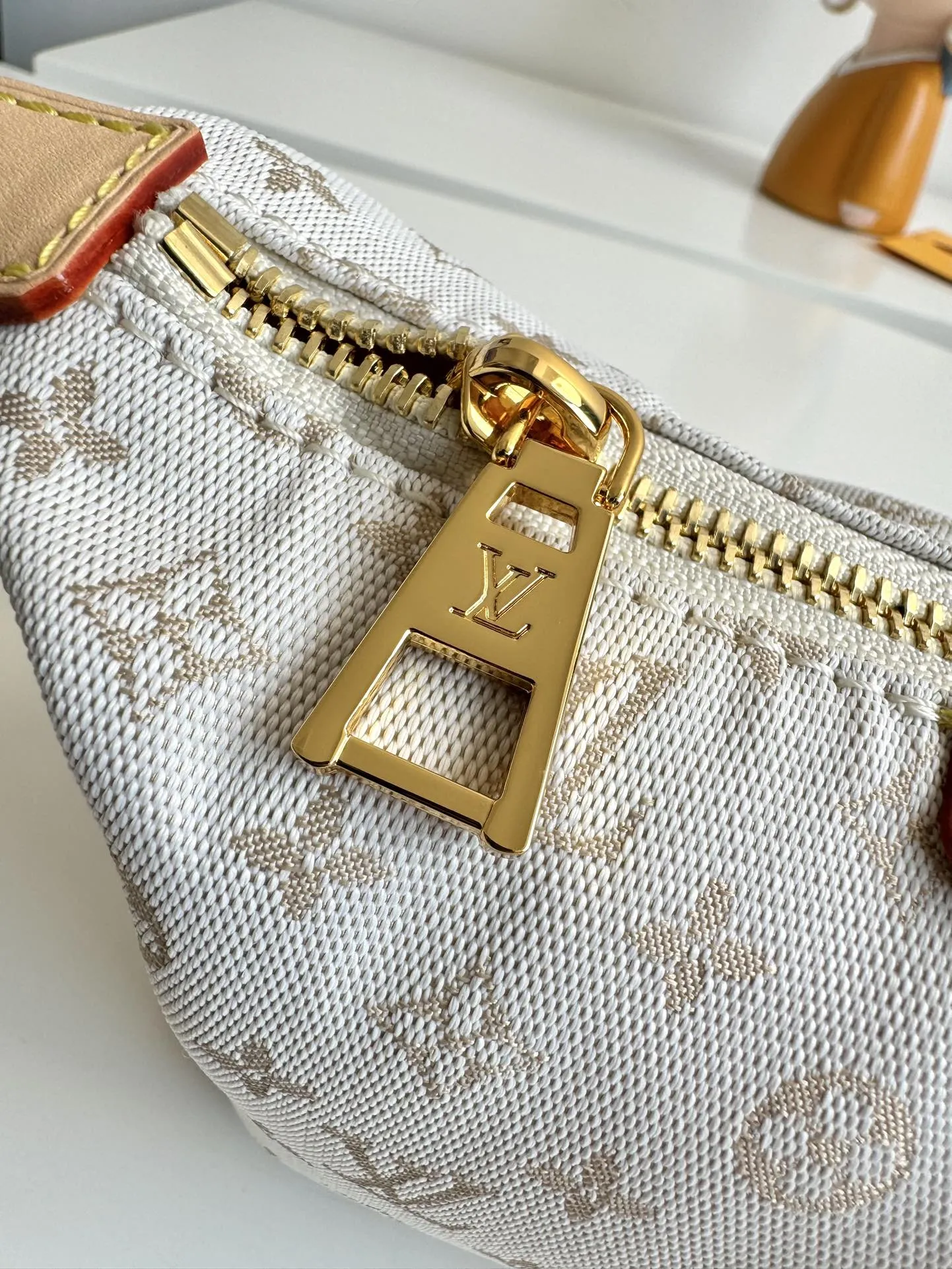 Louis Vuitton Hills Pochette M12433 - Image 3