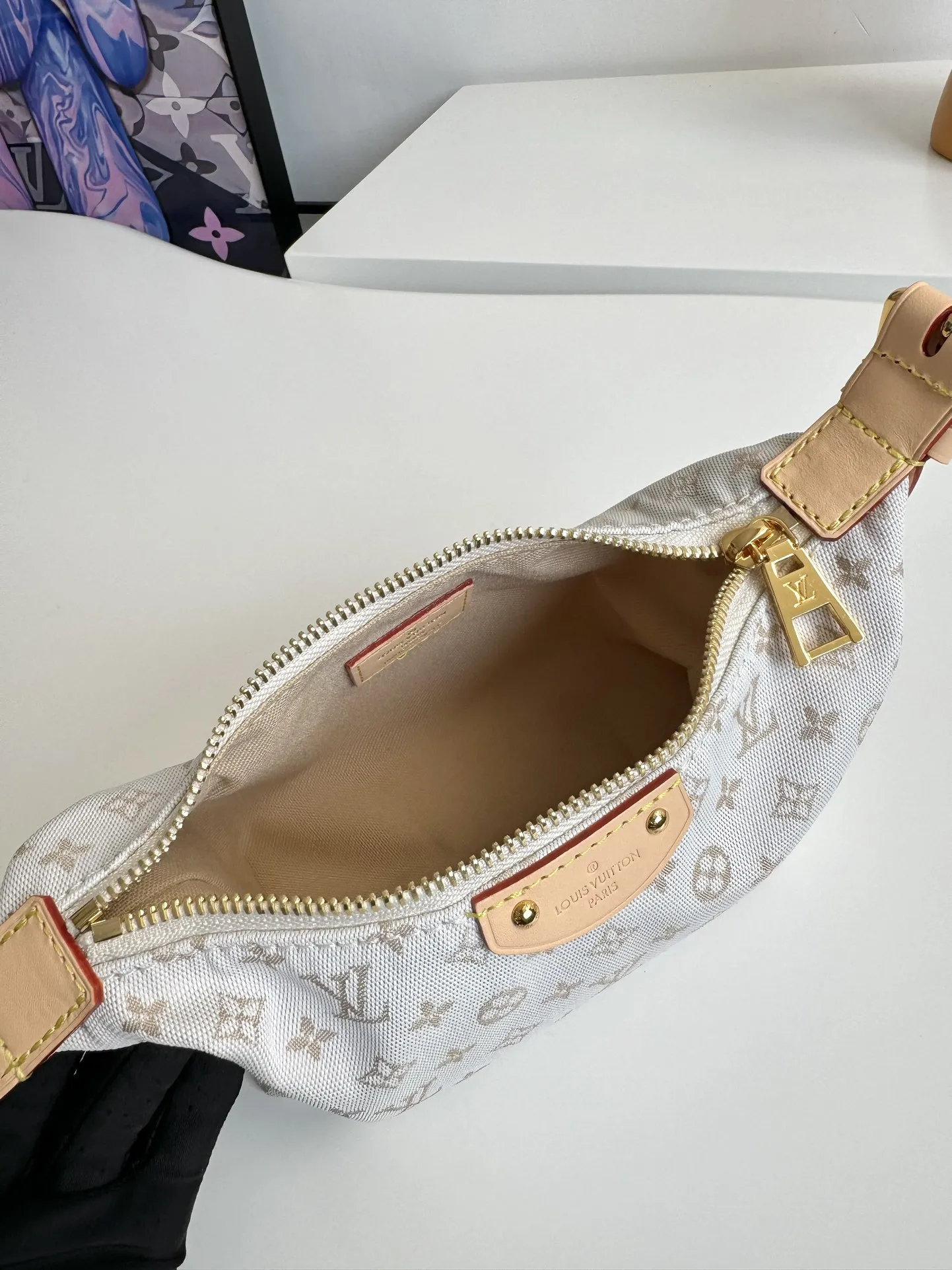 Louis Vuitton Hills Pochette M12433 - Image 6