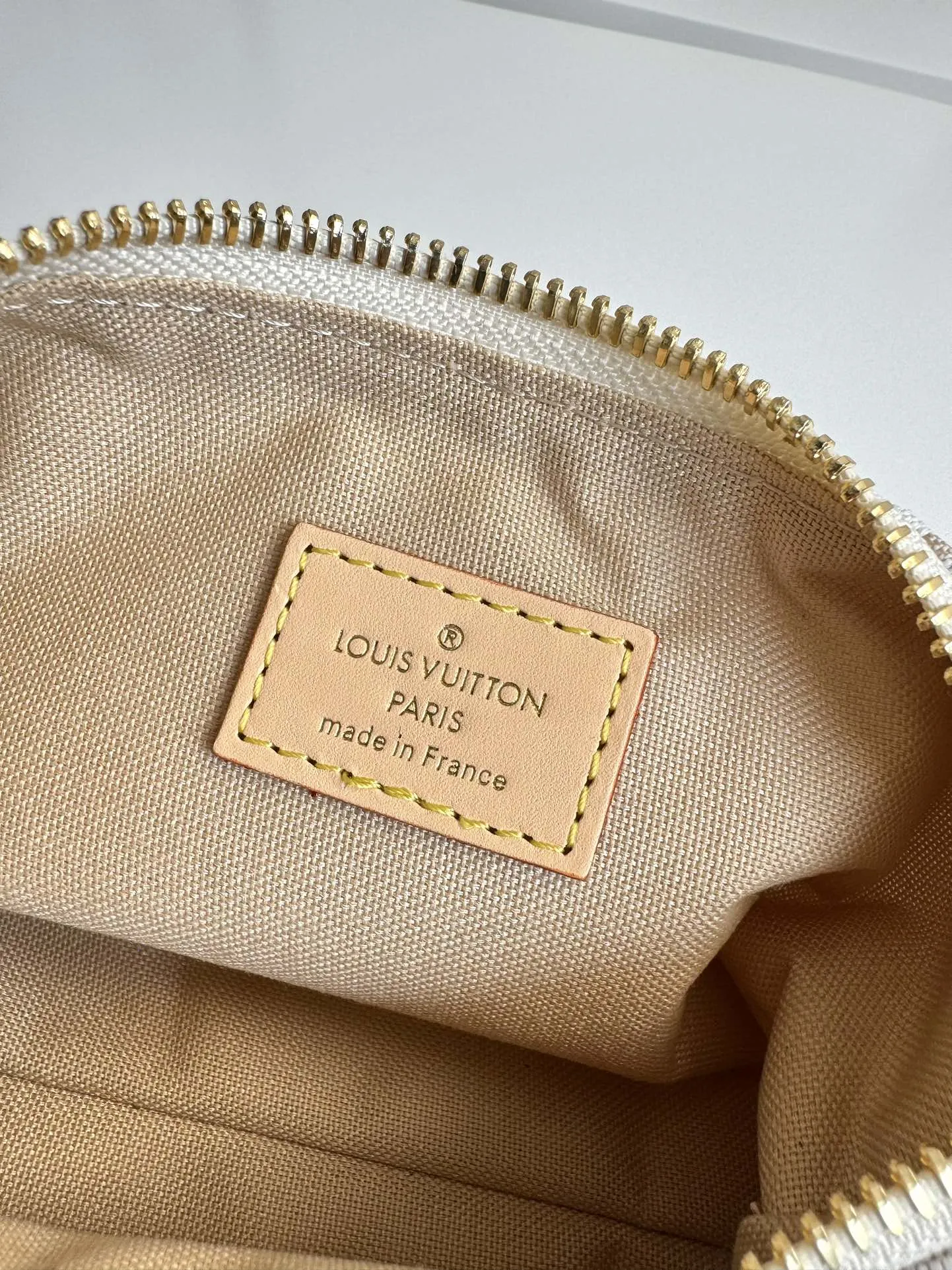Louis Vuitton Hills Pochette M12433 - Image 7