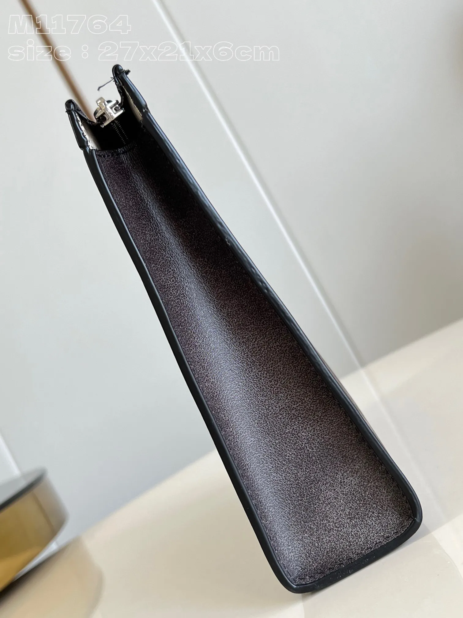Louis Vuitton Pochette Voyage MM M11764 - 图片 8