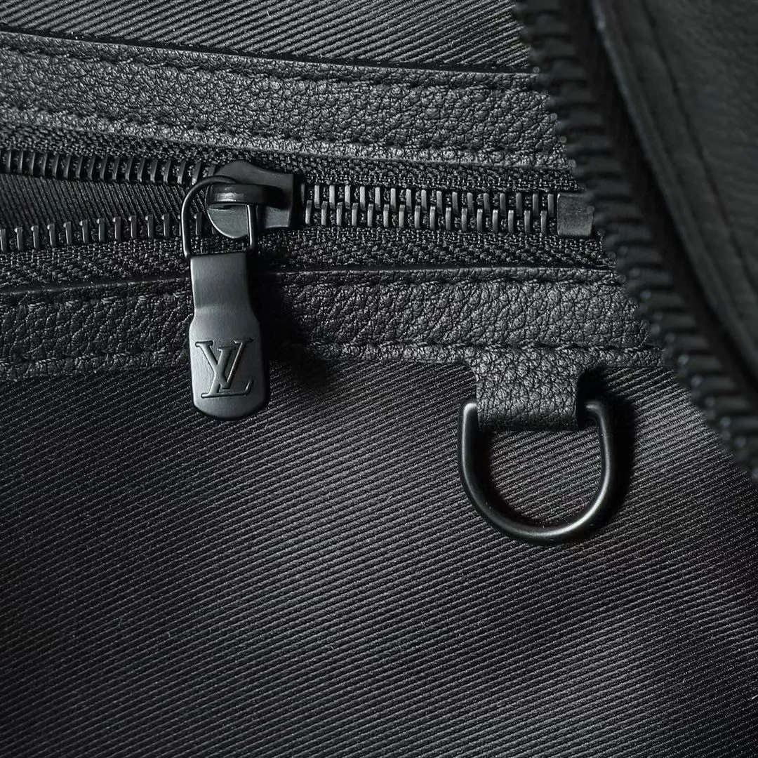 Alternative view of Louis Vuitton Keepall Bandoulière 50 M44810