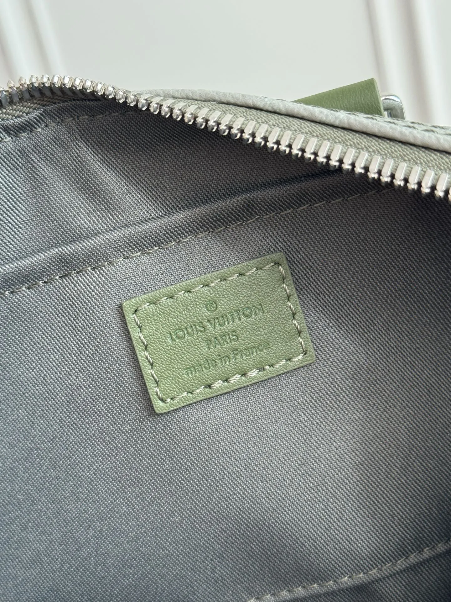 Alternative view of Louis Vuitton Keepall Bandoulière 25 M11591