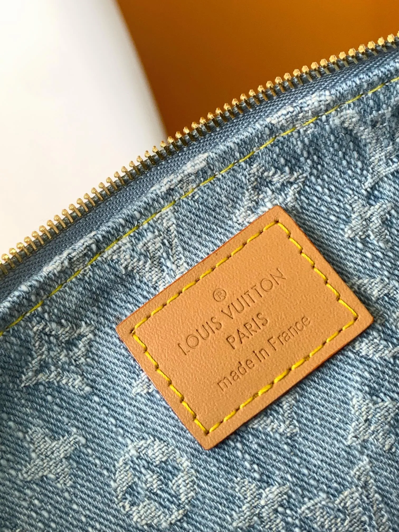 Alternative view of Louis Vuitton Liv Pochette M83532