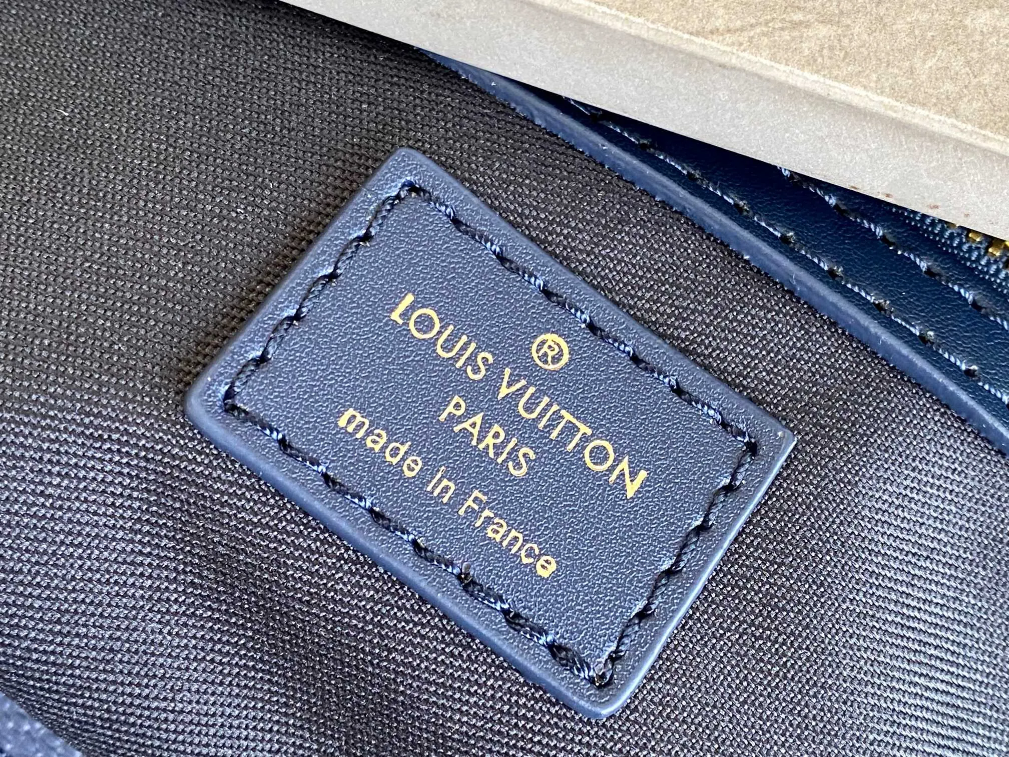 Alternative view of Louis Vuitton Keepall Bandoulière 50 M23773