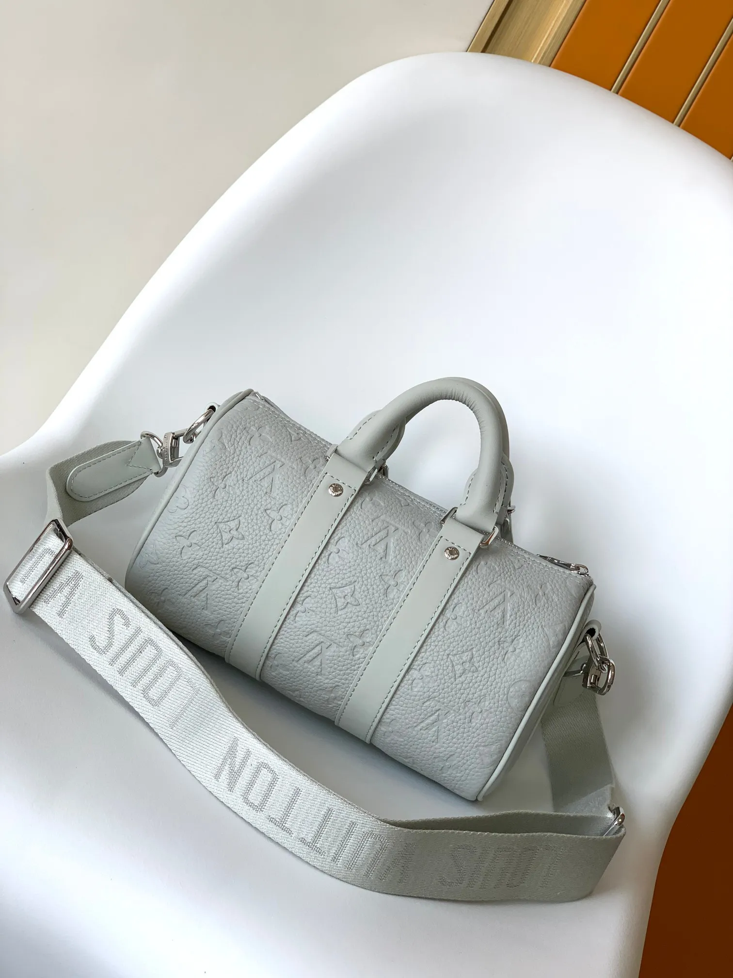 Alternative view of Louis Vuitton keepallBandoulière 25 M23163