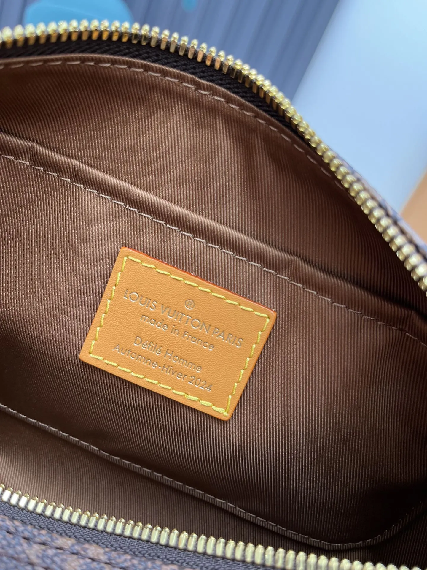 Alternative view of Louis Vuitton Keepall Bandoulière 25 M11542