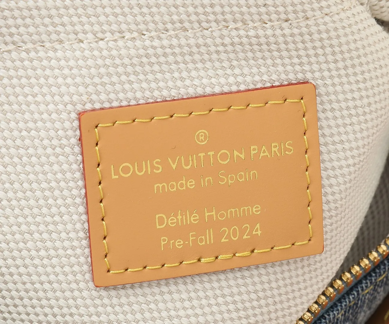 Alternative view of Louis Vuitton Chess Messenger N40706