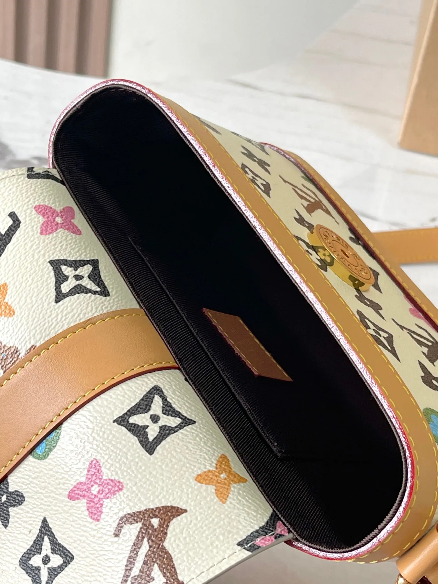 Alternative view of Louis Vuitton Envelope Wearable Wallet M83346
