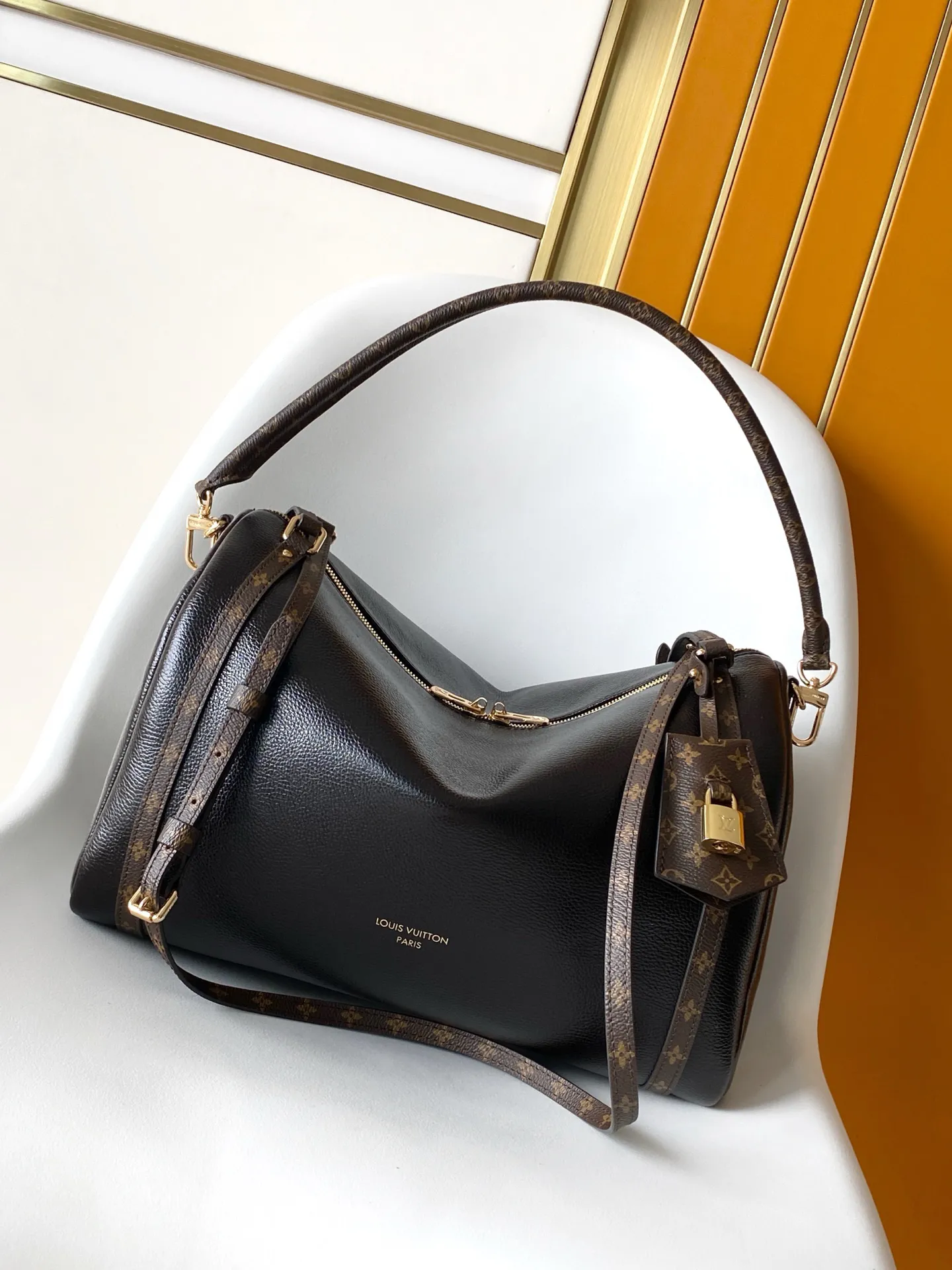 Louis Vuitton Express MM M26397 - Image 3