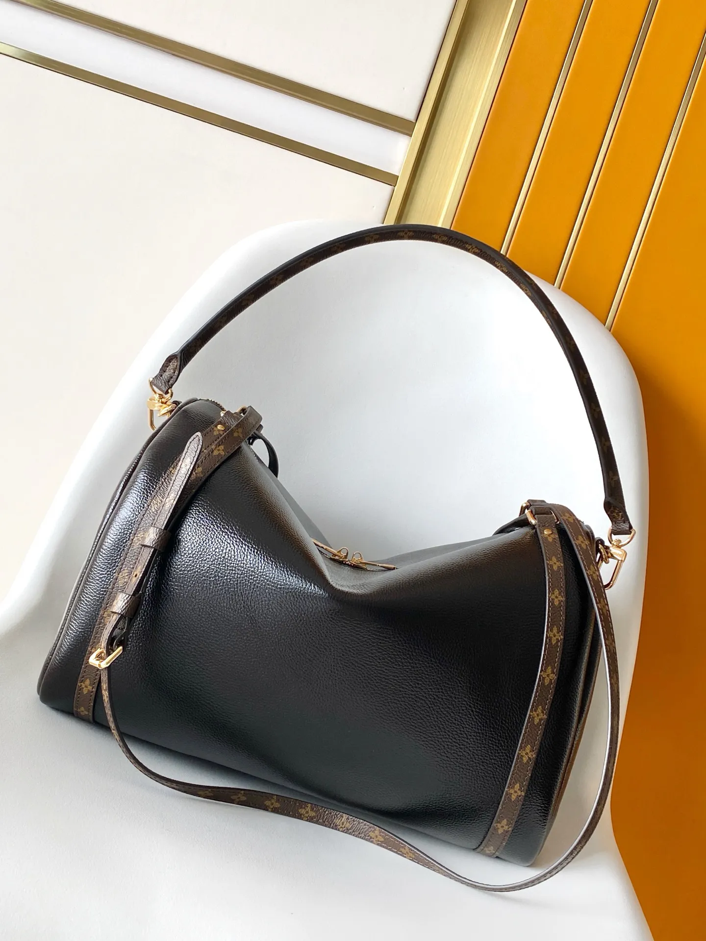 Louis Vuitton Express MM M26397 - Image 5