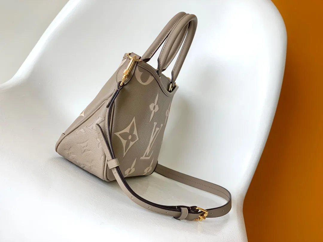 Alternative view of Louis Vuitton Trianon PM M46585