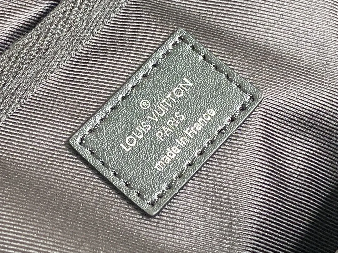 Alternative view of Louis Vuitton Sirius Briefcase N45288