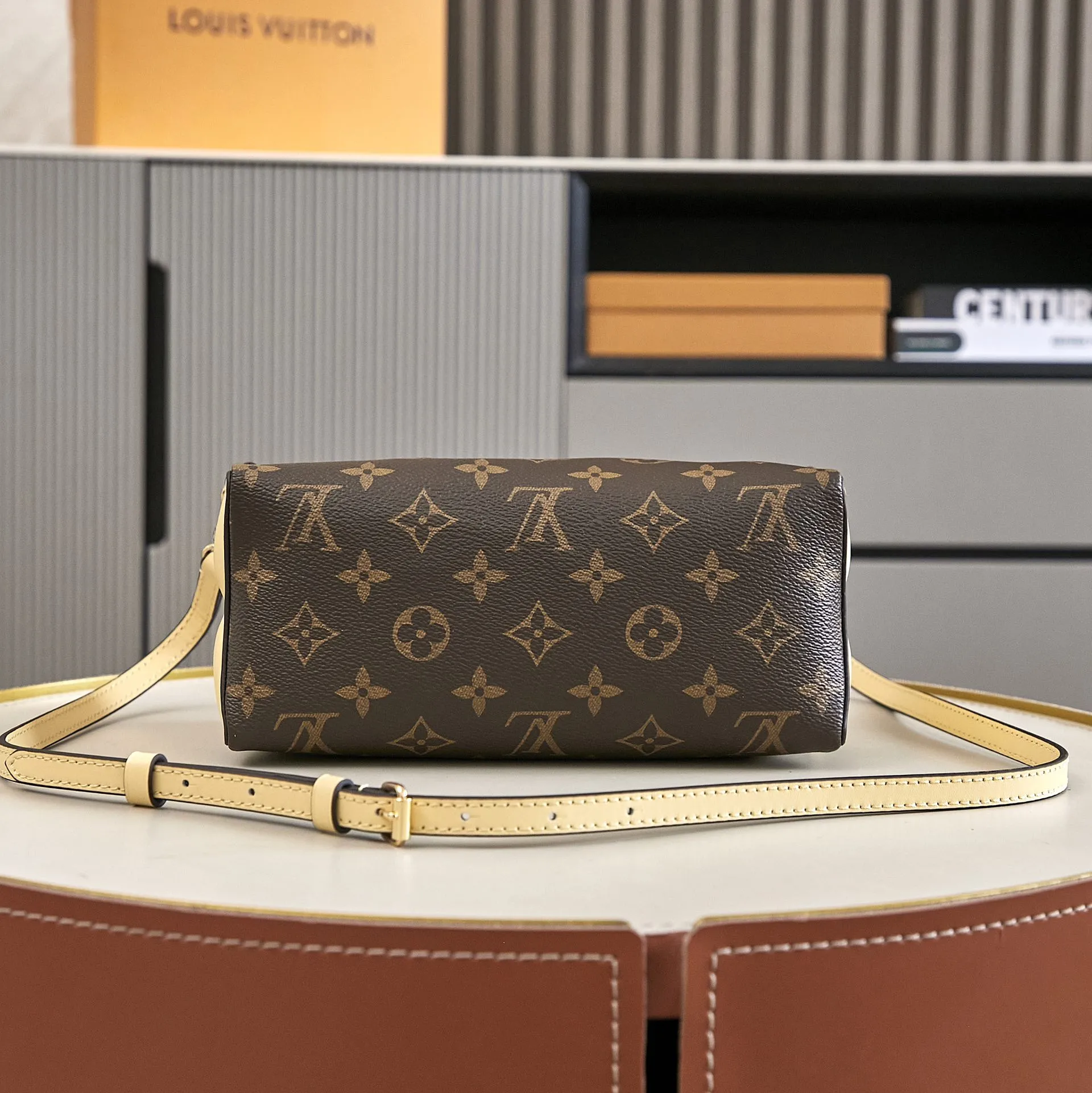 Louis Vuitton Bloom Pouch M11672 - 图片 4
