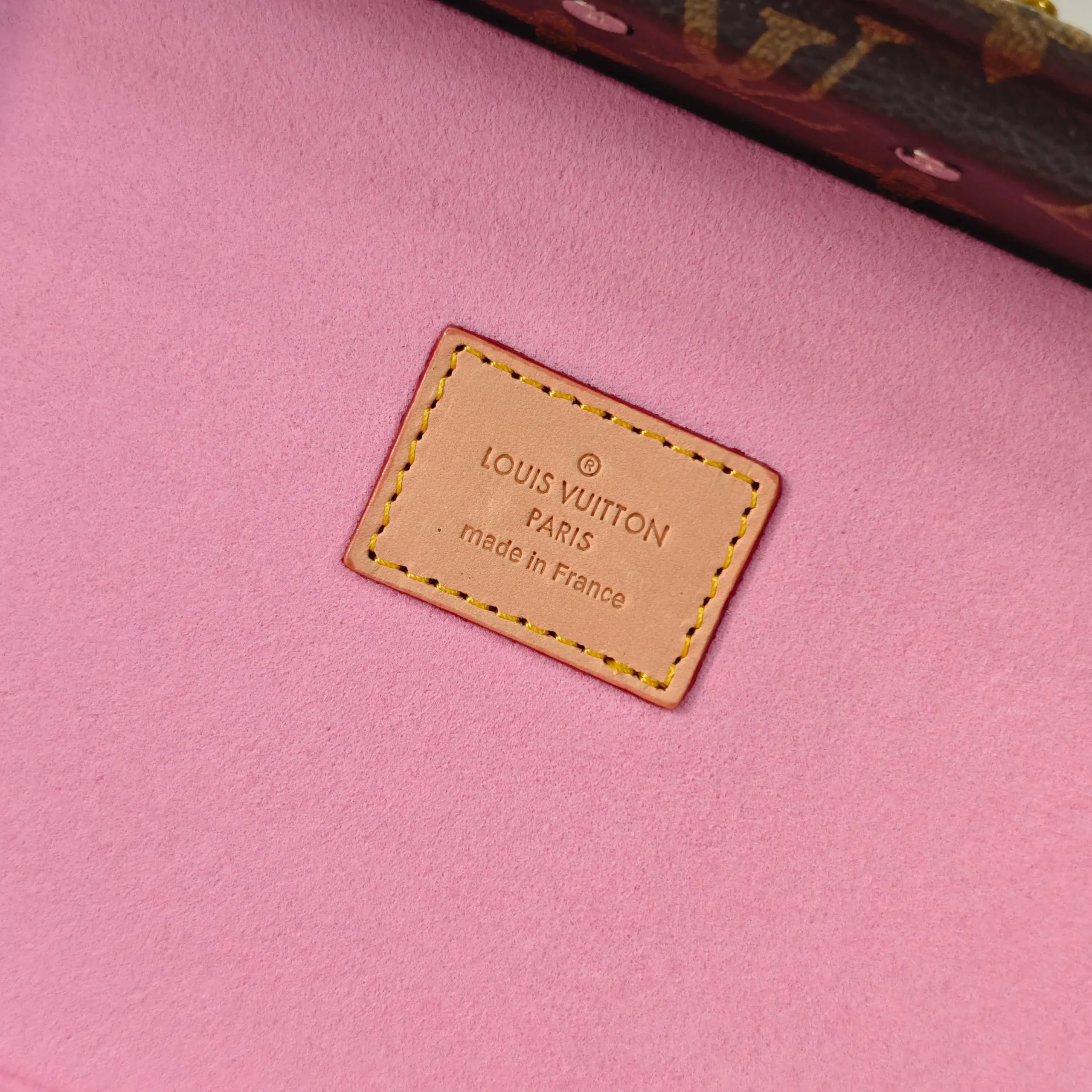 Alternative view of Louis Vuitton Coffret Trésor 24 M20292