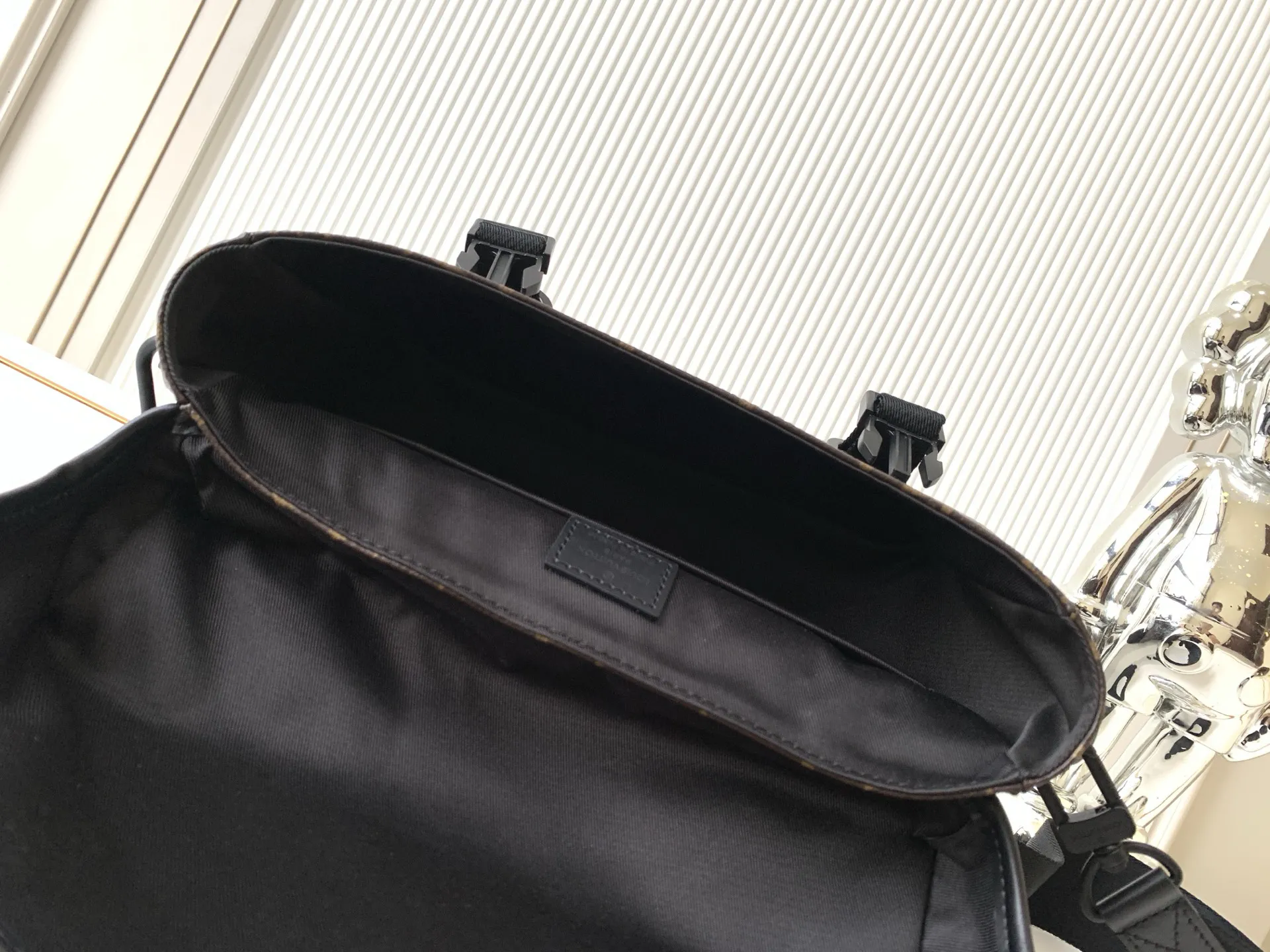 Louis Vuitton LV Trail Messenger M46972 - Image 9