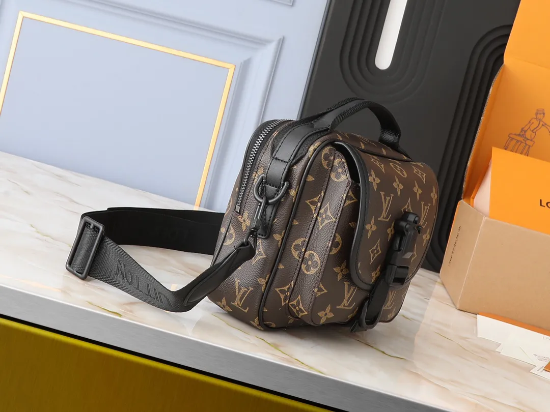 Louis Vuitton Quest Messenger M46973 - Image 6