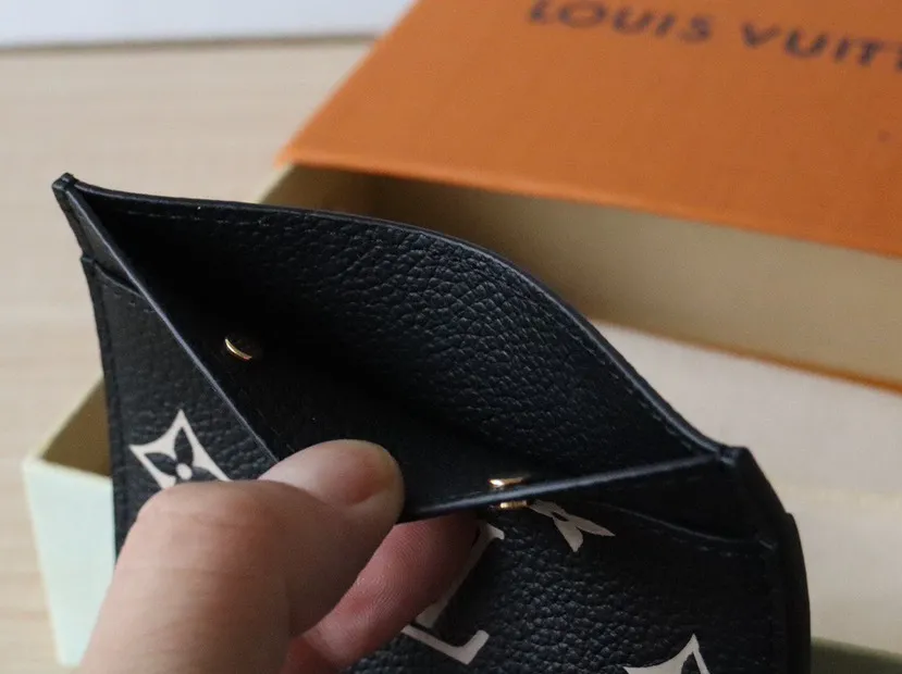 Alternative view of Louis Vuitton Card Holder M81022