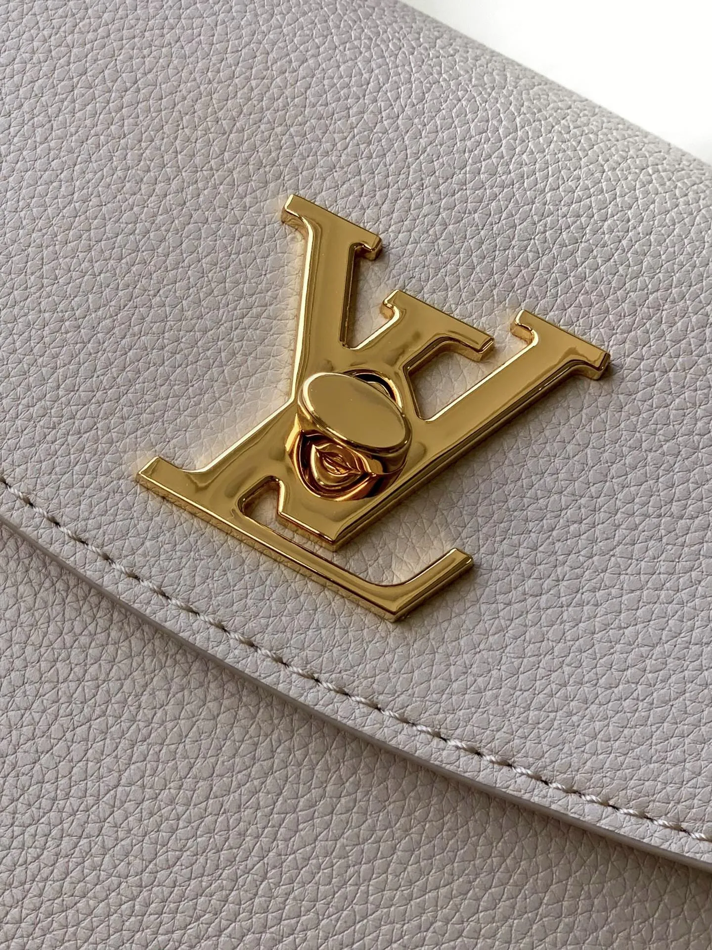 Louis Vuitton LockMe Ever Mini M21052 - 图片 7