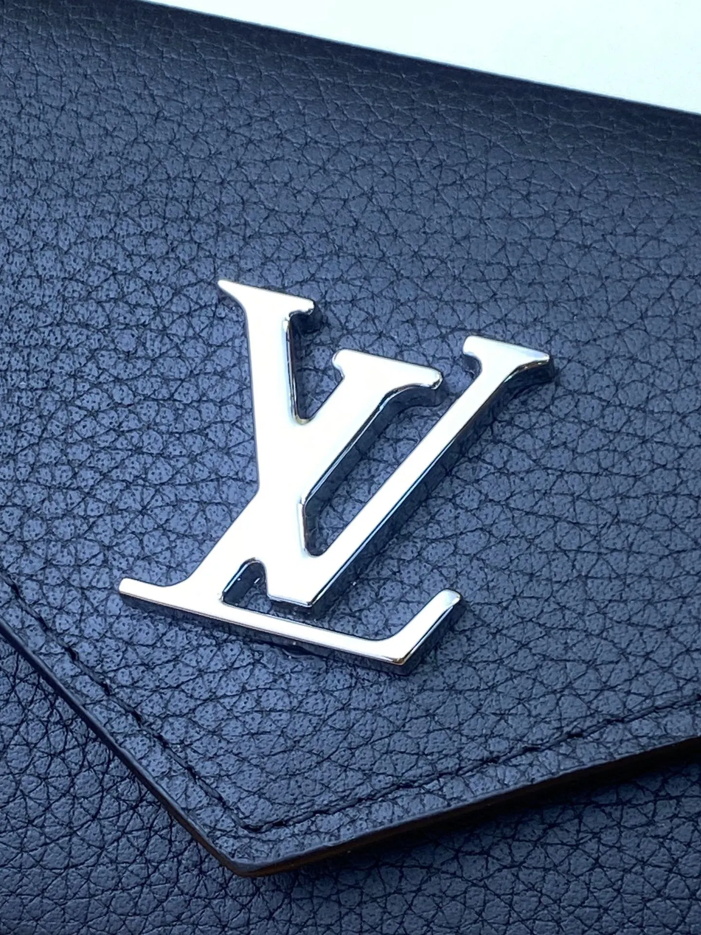 Alternative view of Louis Vuitton Lockmini Wallet M63921