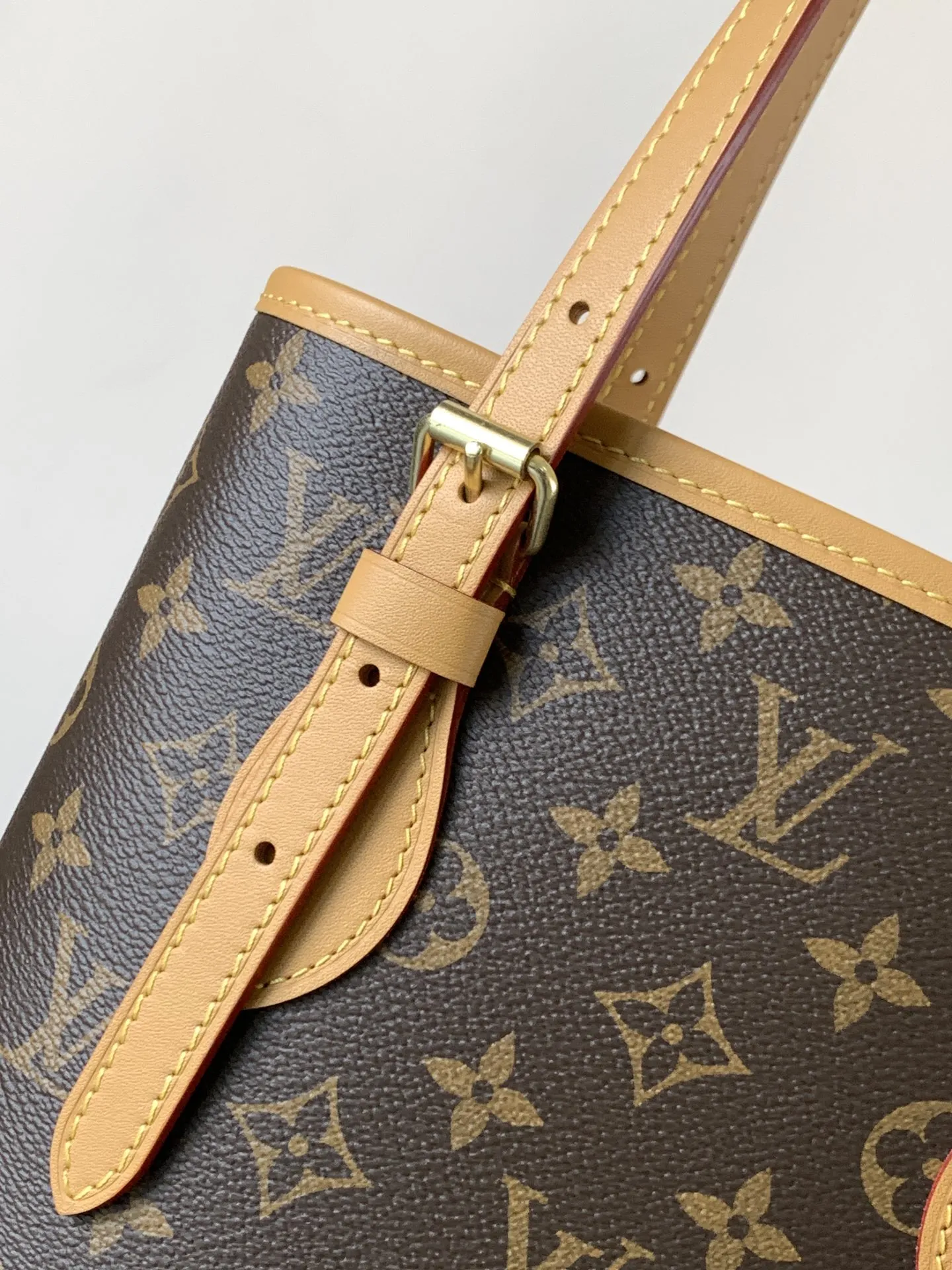 Louis Vuitton Petit Bucket M42238 - Image 8