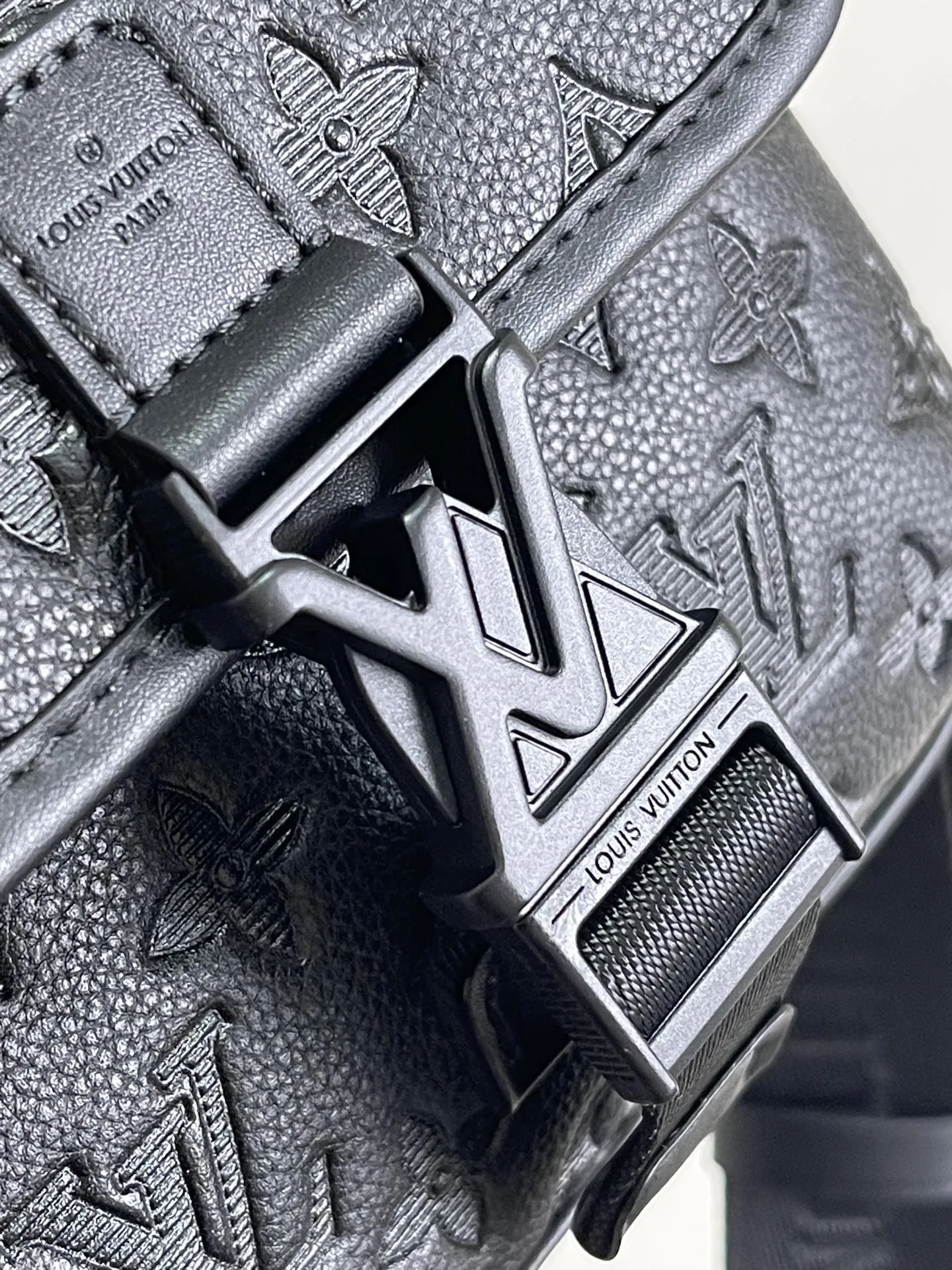 Louis Vuitton Getaway Messenger M12516 - Image 8