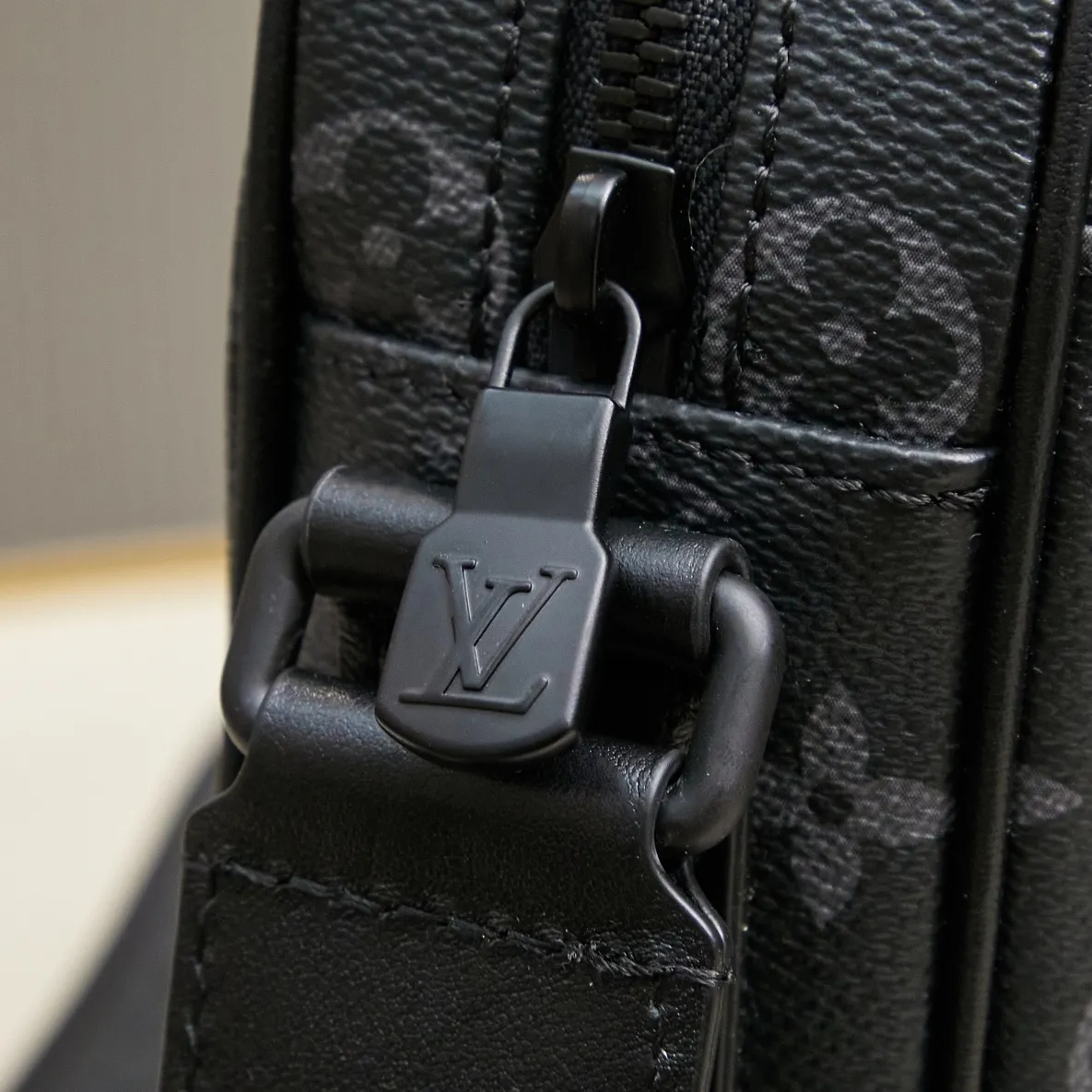 Louis Vuitton Getaway Messenger M12518 - Image 9