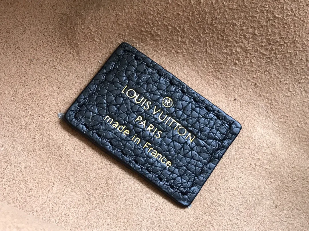 Alternative view of Louis Vuitton BUMBAG M44812