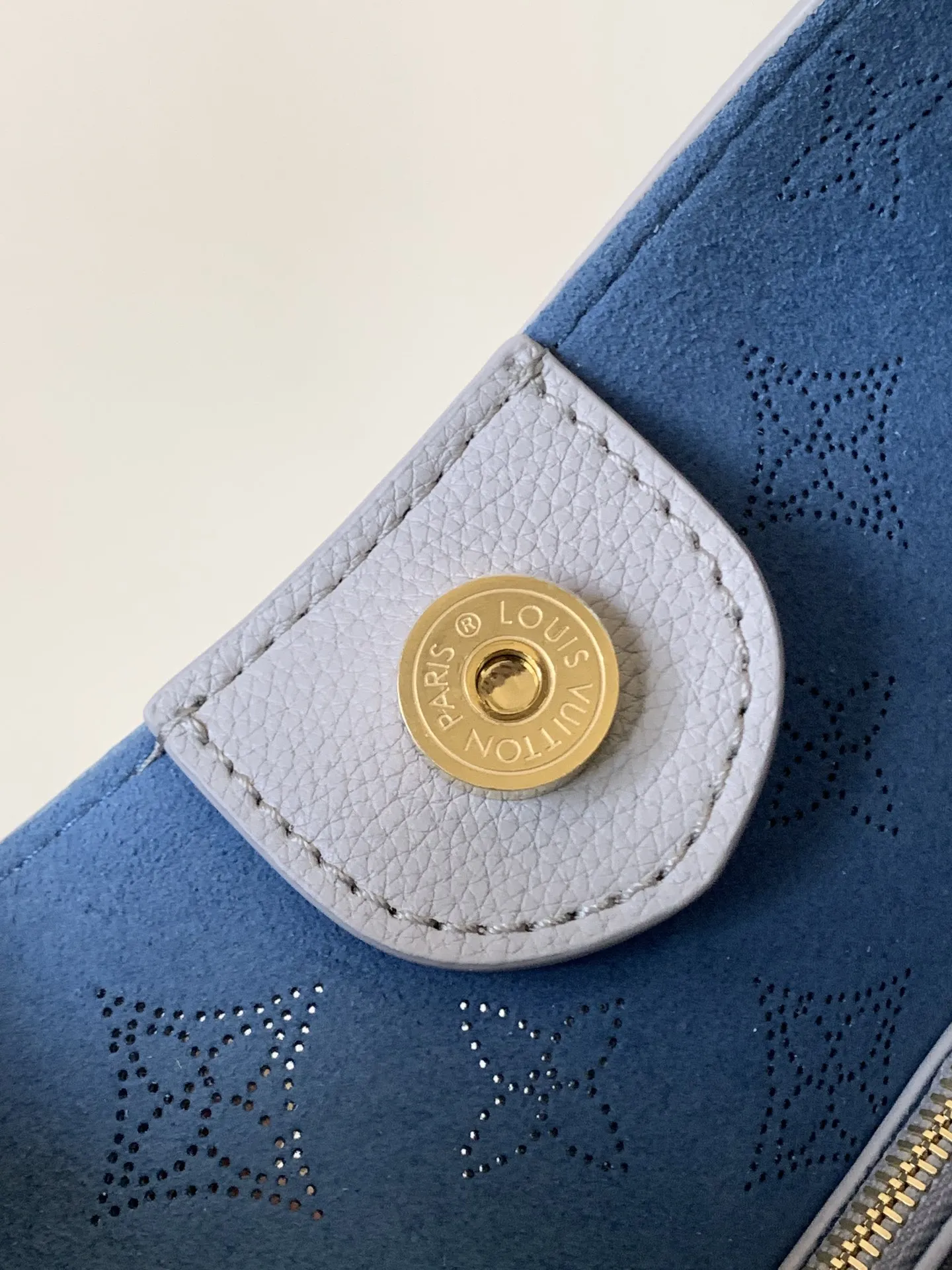 Alternative view of Louis Vuitton Carmel M12093