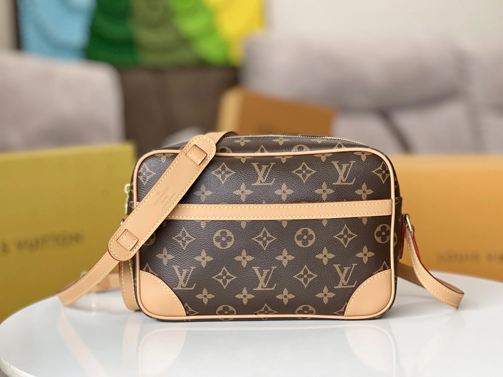 Alternative view of Louis Vuitton Trocadero M51274