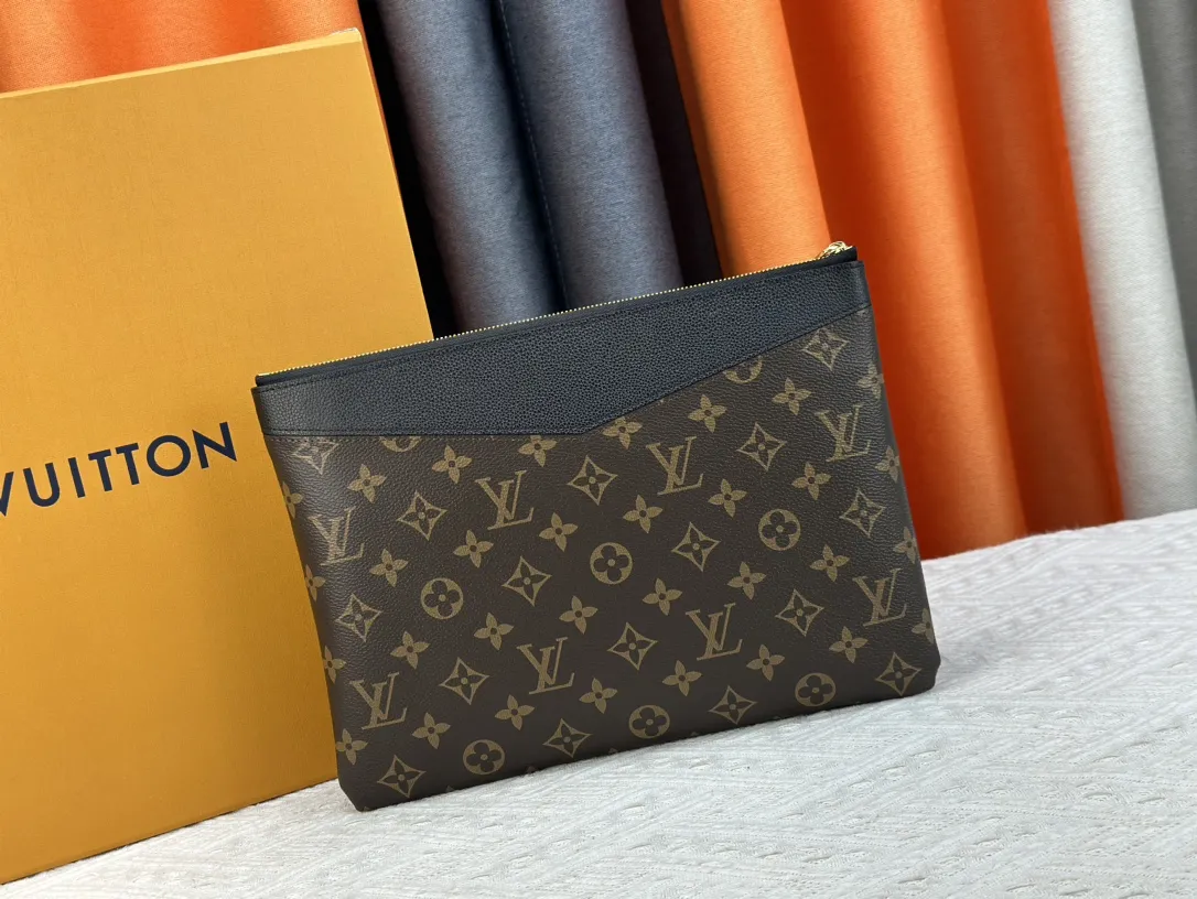 Louis Vuitton Daily Pouch M62048 - 图片 5