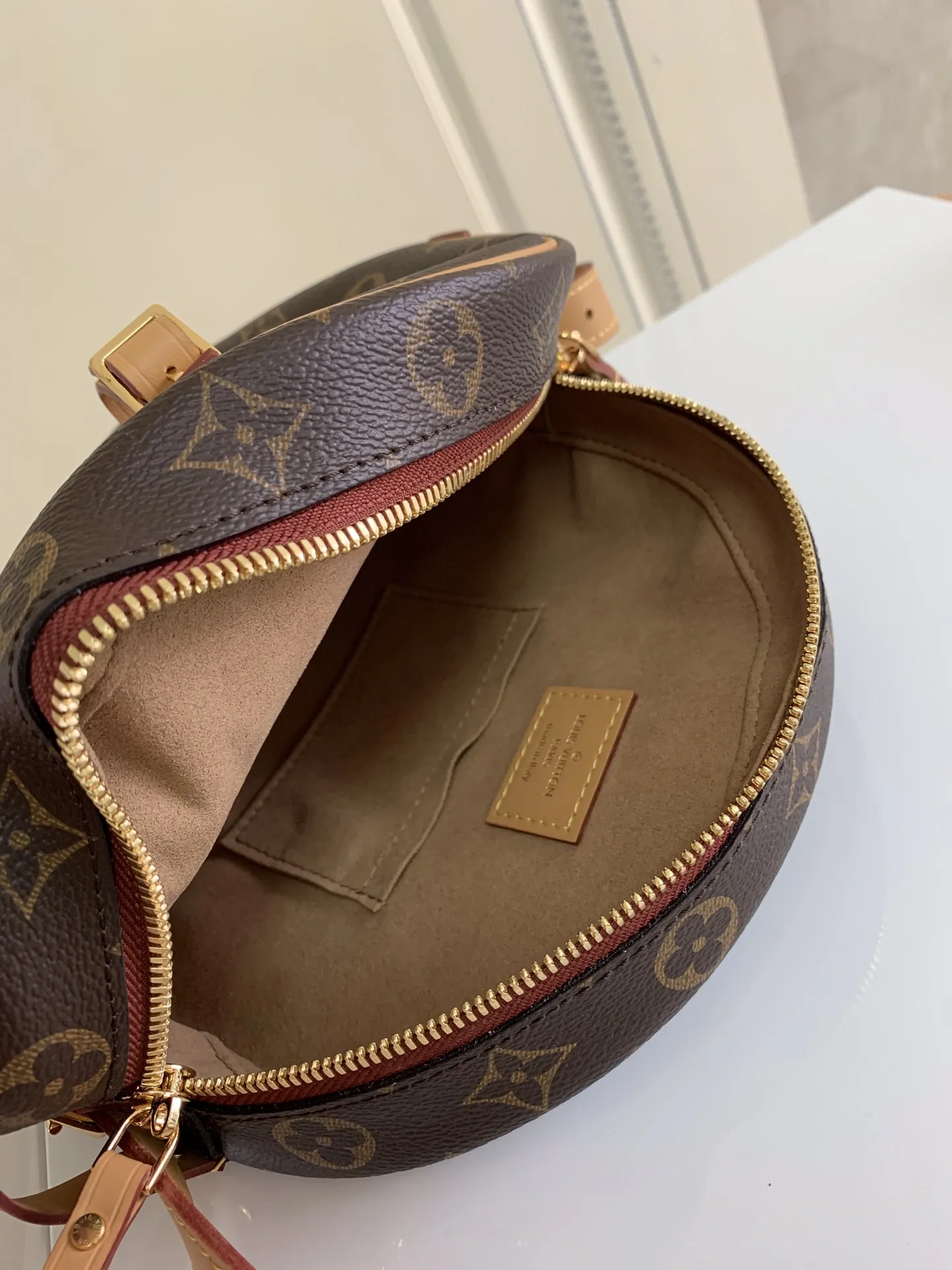 Alternative view of Louis Vuitton Boite Chapeau Souple M52294