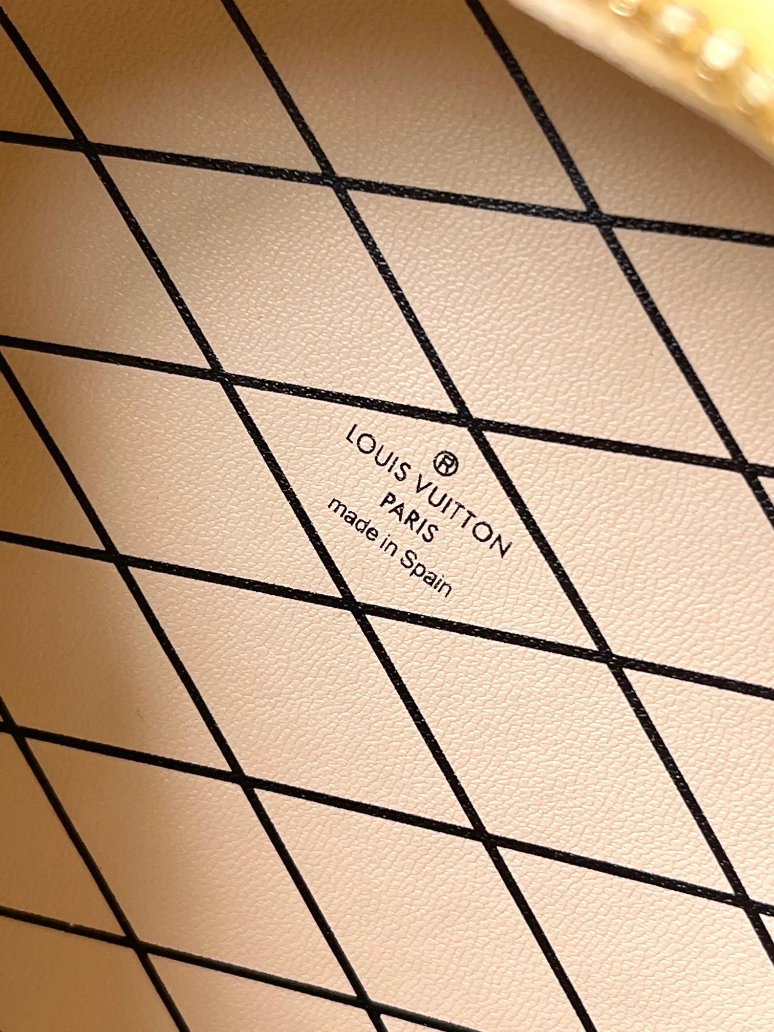 Louis Vuitton Mini Boite Chapeau M11294 - Image 10
